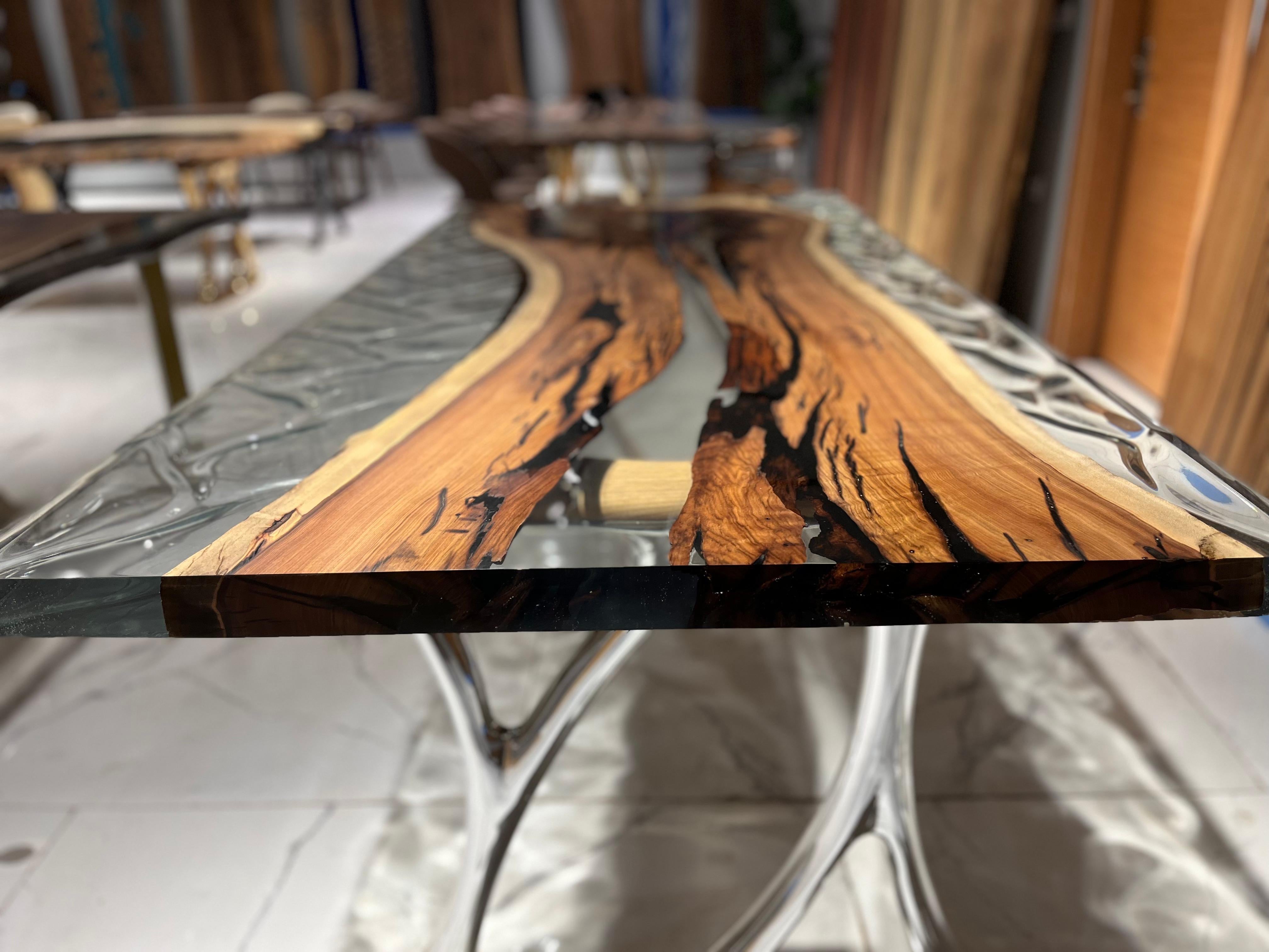 Aluminium Table de salle à manger moderne Wave Epoxy Clear de Hackberry Wood en vente