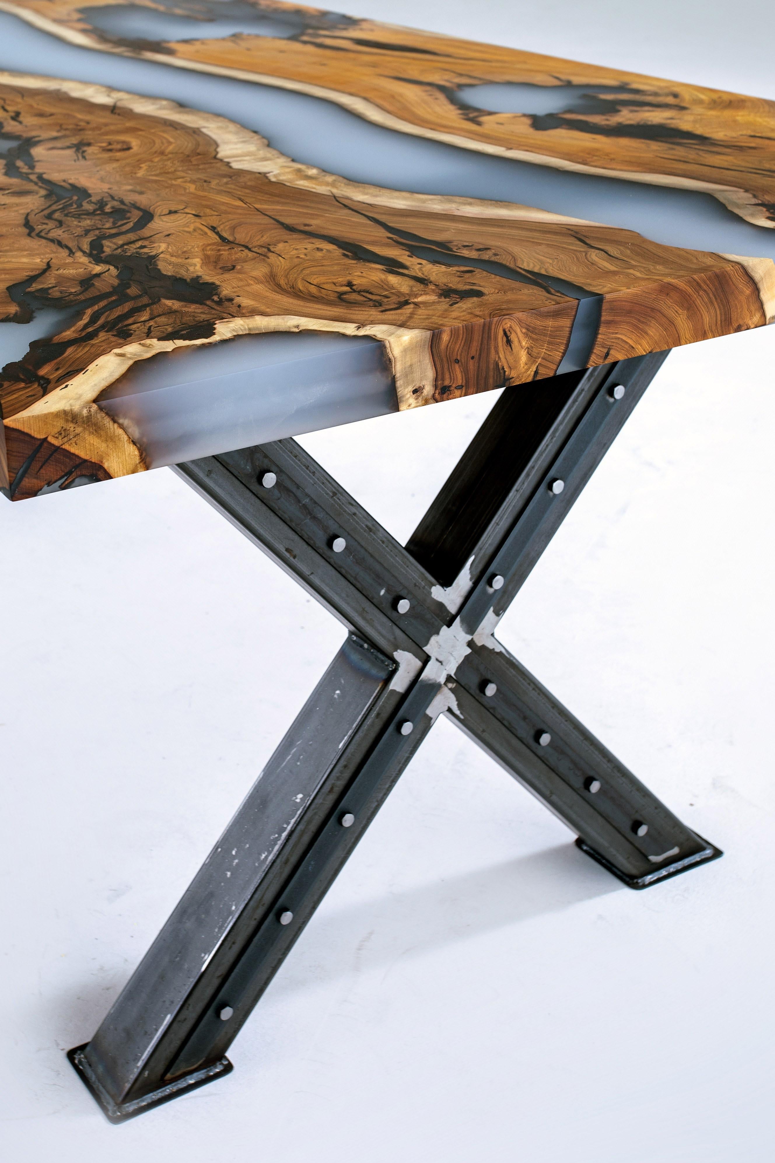 Hackberry Wood Smoke Epoxy Resin Modern River Dining Table In New Condition For Sale In İnegöl, TR