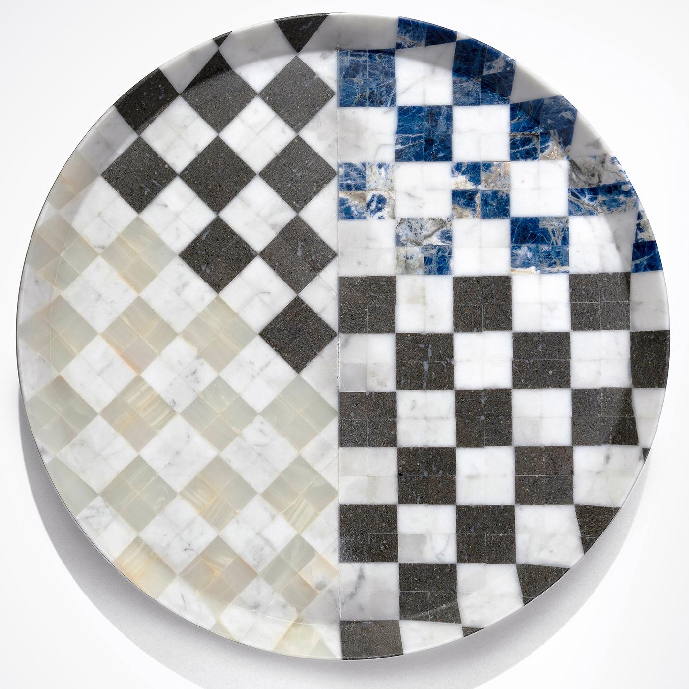 Evoking the chromatic and graphic patterns of the Pop Art and Digital Art, this plate embodies the idea of ​​deconstructed stratification that is the heart of the Hacker Collection by Paolo De Vivo. White Carrara marble, basalt, blue sodalite, and