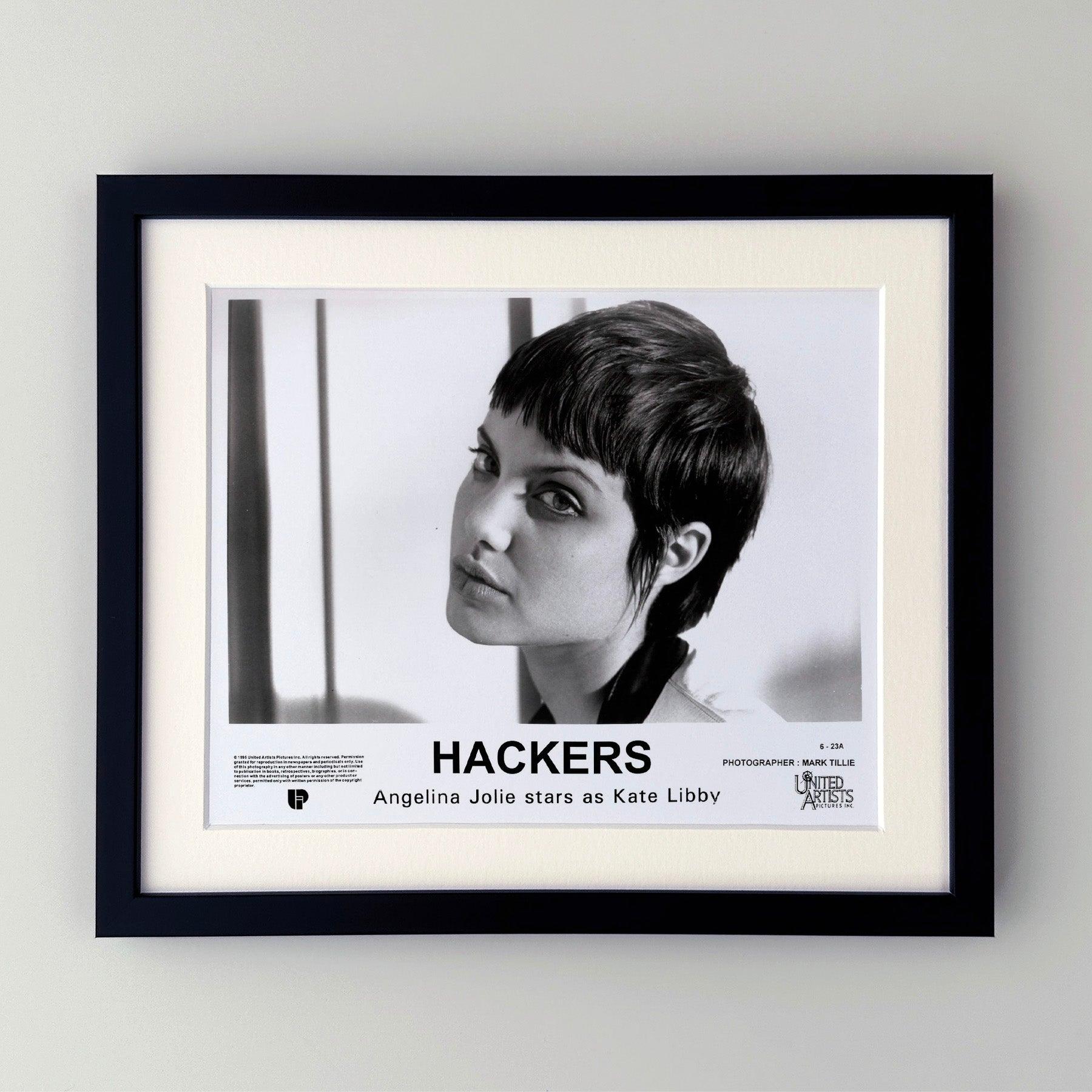 Original 8x10 inches Publicity Film Still for Hackers (1995) avec Jonny Lee Miller et Angelina Jolie.

Les photos de publicité (film/production) ont été créées pour aider les studios à promouvoir leurs nouveaux films. Les photos ont été incluses
