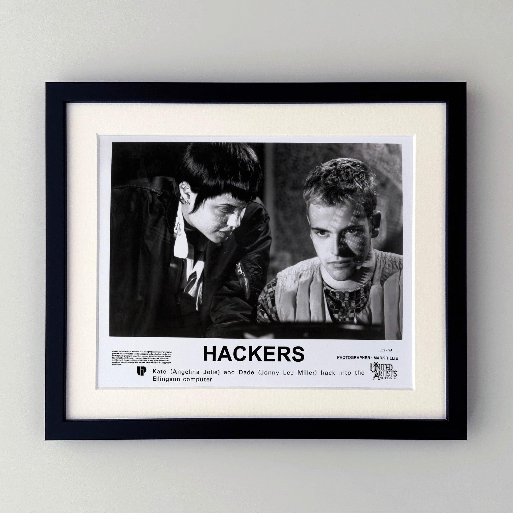Original 8x10 inches Publicity Film Still for Hackers (1995) avec Jonny Lee Miller et Angelina Jolie.

Les photos de publicité (film/production) ont été créées pour aider les studios à promouvoir leurs nouveaux films. Les photos ont été incluses