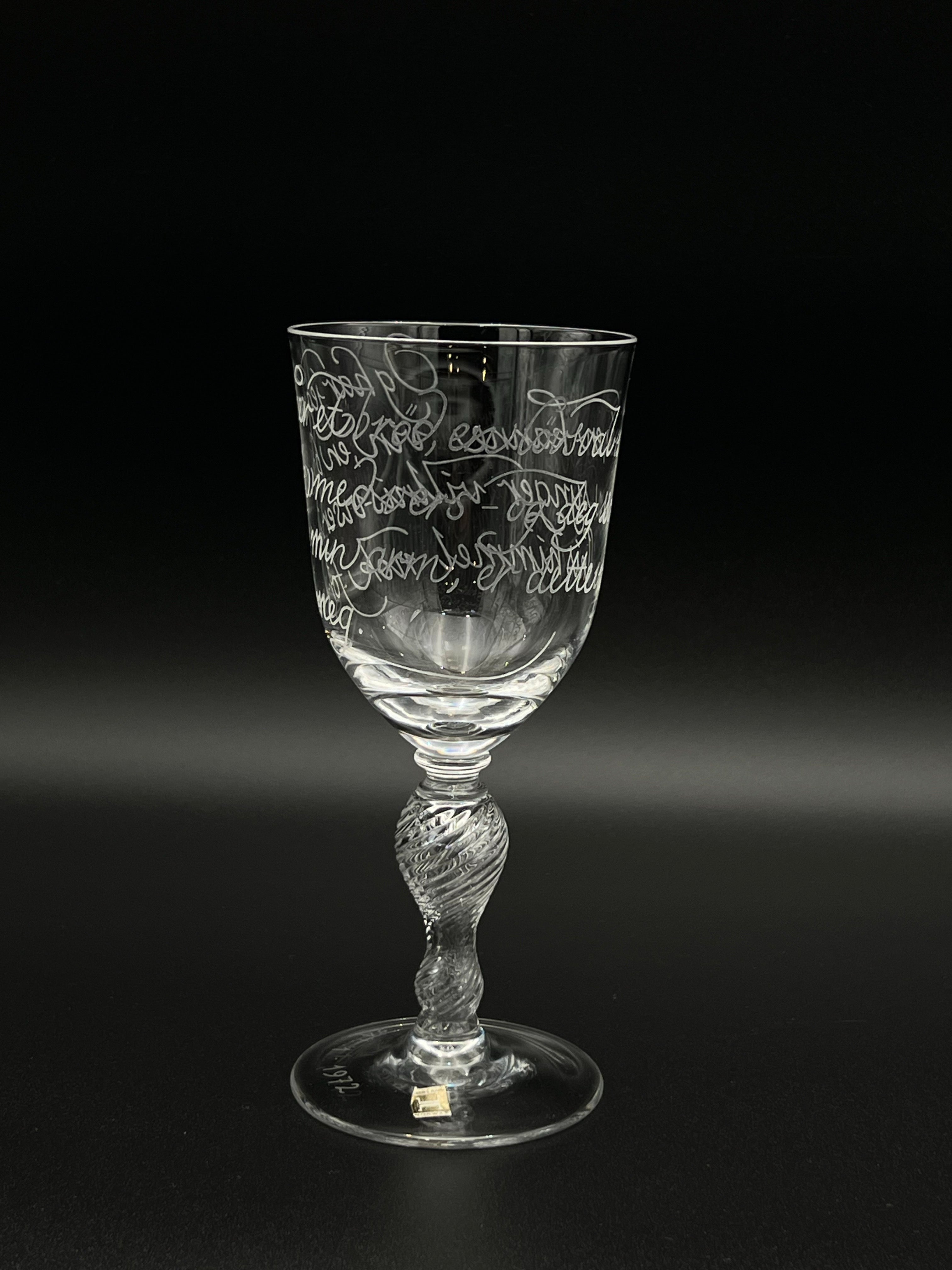 Si tratta di un pokal in cristallo unico e straordinario, realizzato a mano da Hadeland Glassverk in Norvegia. Il modello 