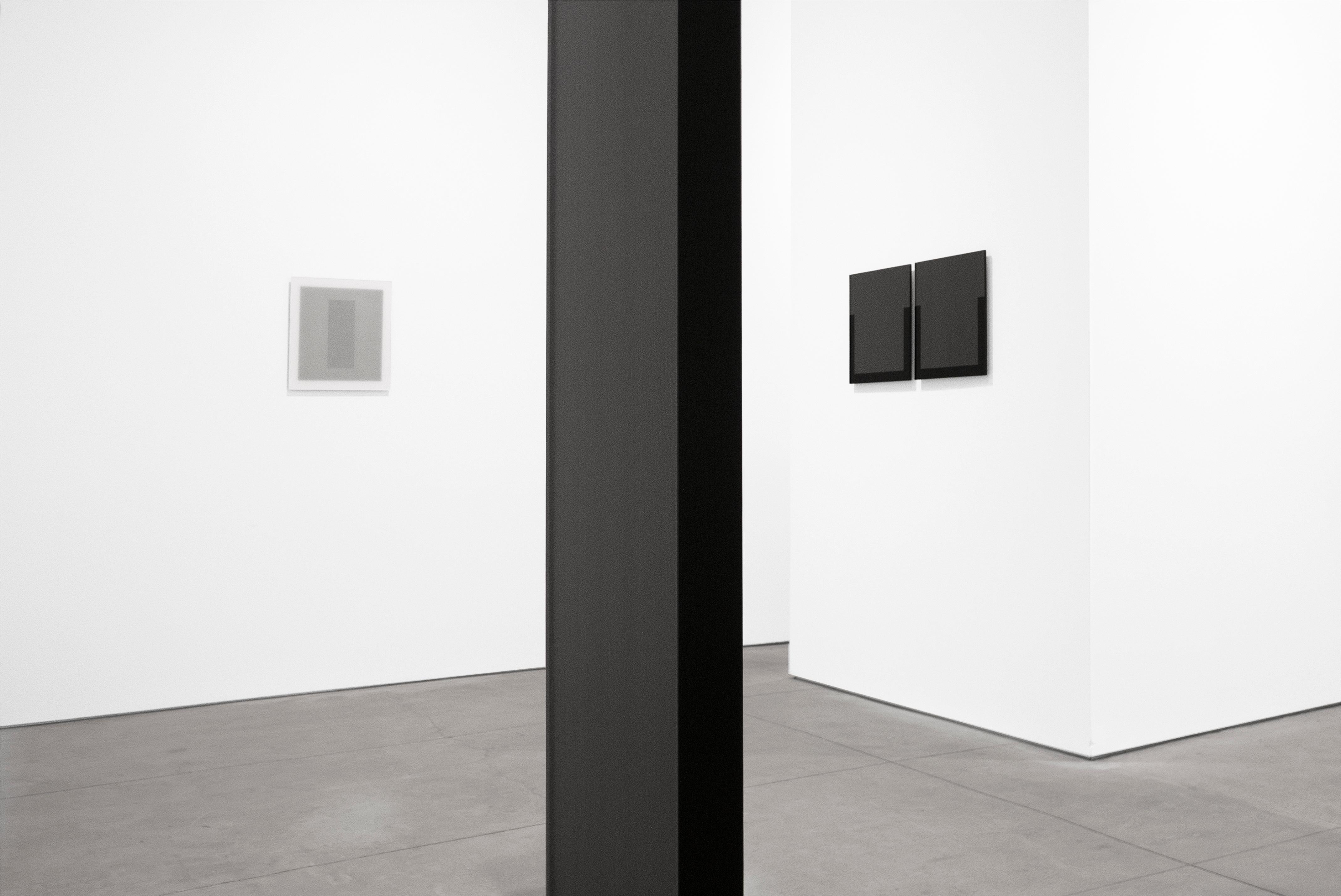 Der erste Schritt (Braun), Abstract Sculpture, von Hadi Tabatabai