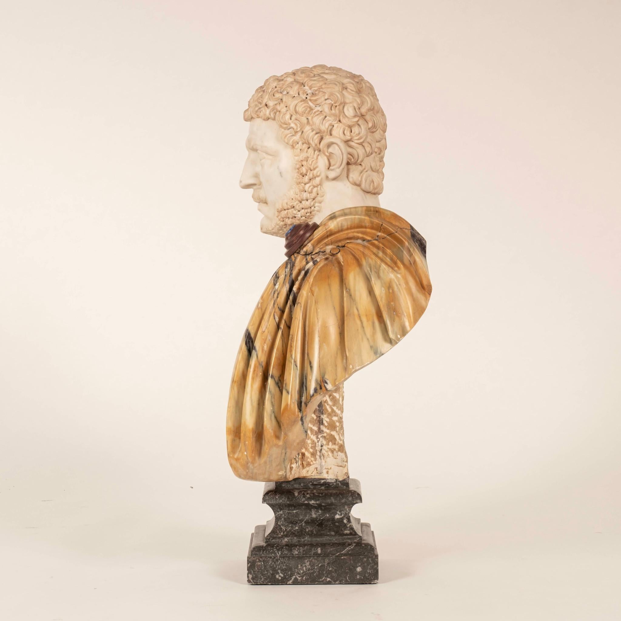 Hadrian Römische Breccia Marmor Büste im Zustand „Gut“ im Angebot in Houston, TX