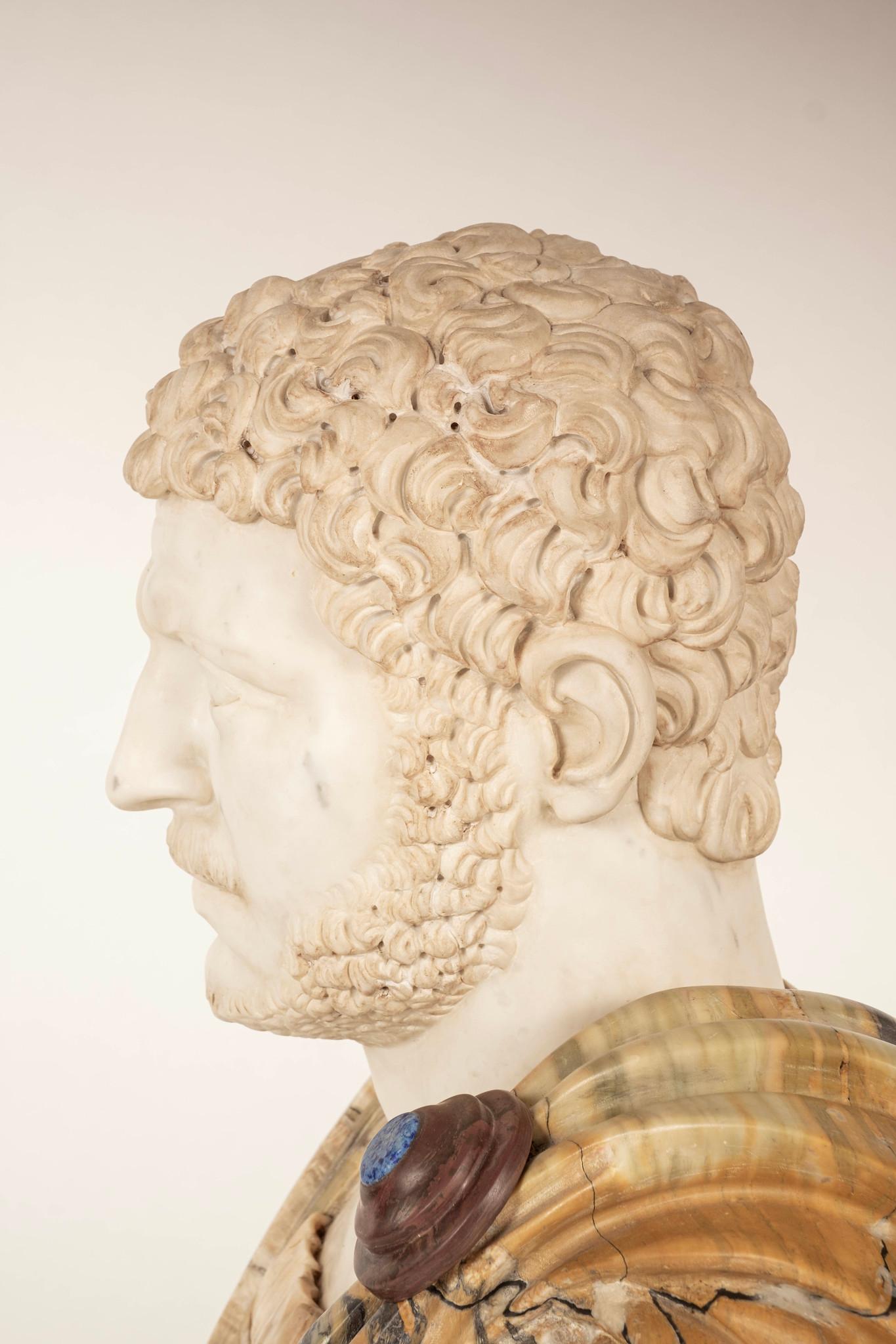 Hadrian Römische Breccia Marmor Büste (20. Jahrhundert) im Angebot