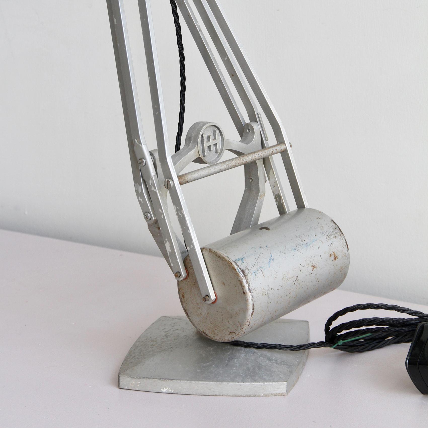Hadrill and Horsemann Counter Balance Desk Lamp In Good Condition For Sale In Stockport, GB