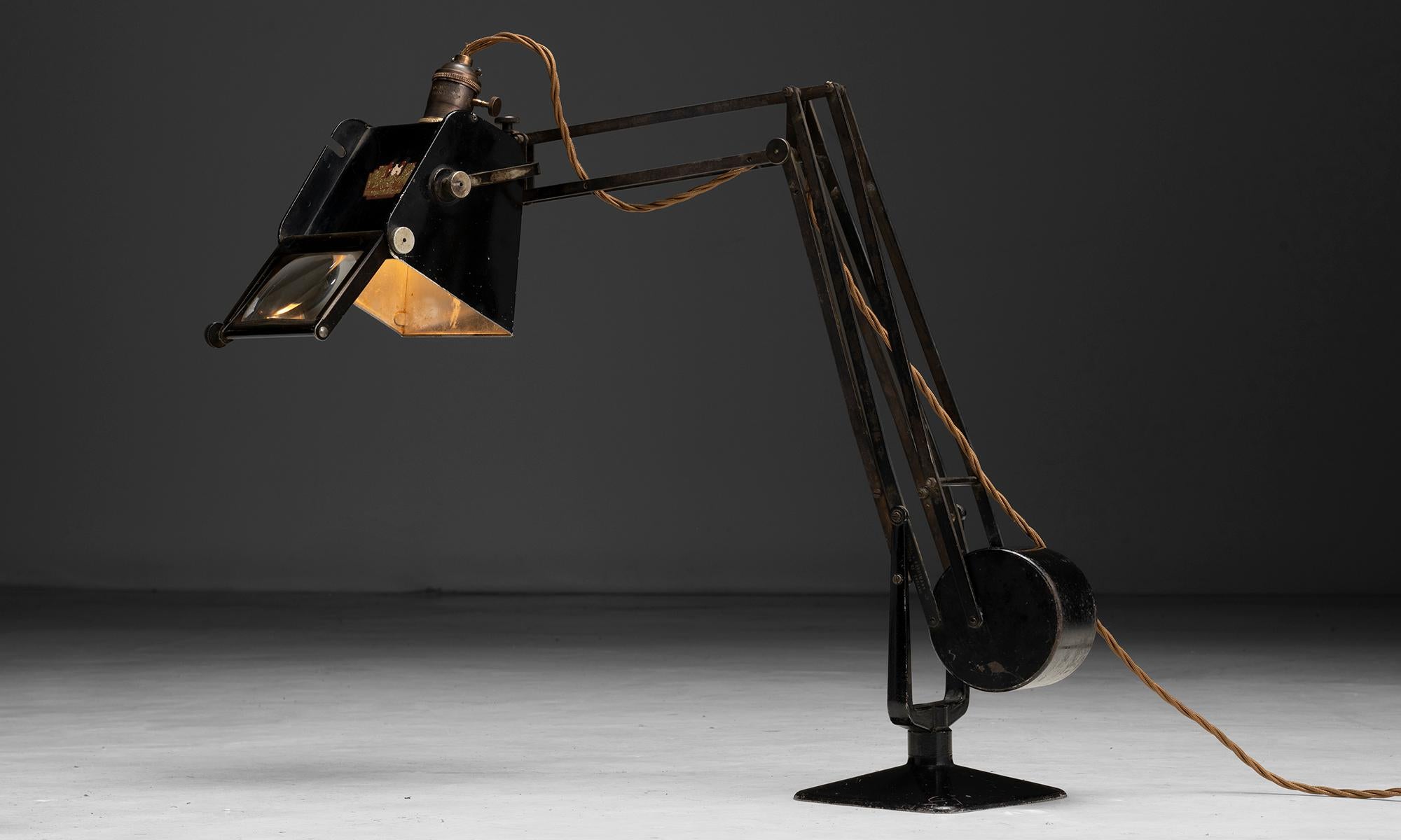 Hadrill & Horstman Desk Lamp, England circa 1950 en vente 1
