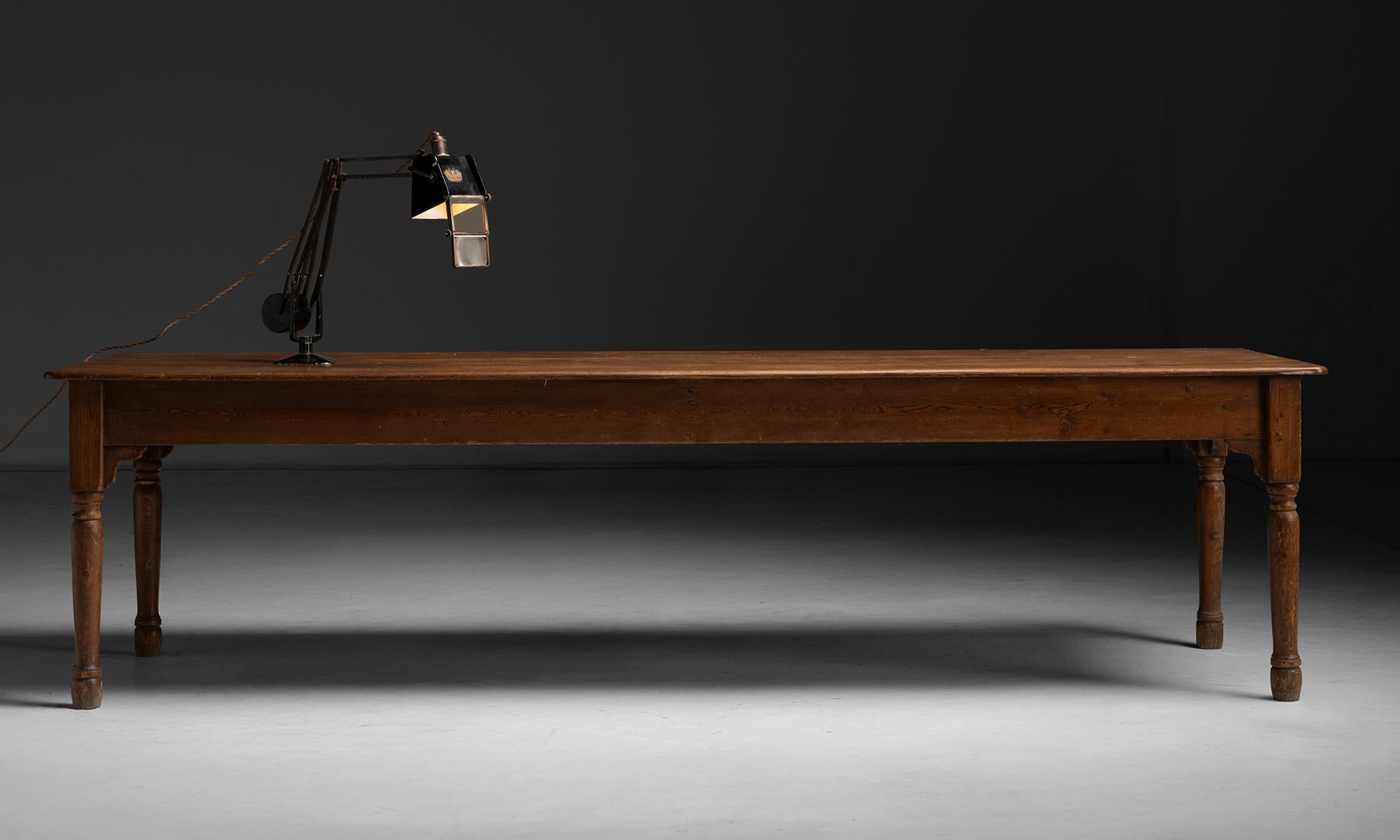 Hadrill & Horstman Desk Lamp, England circa 1950 en vente 2