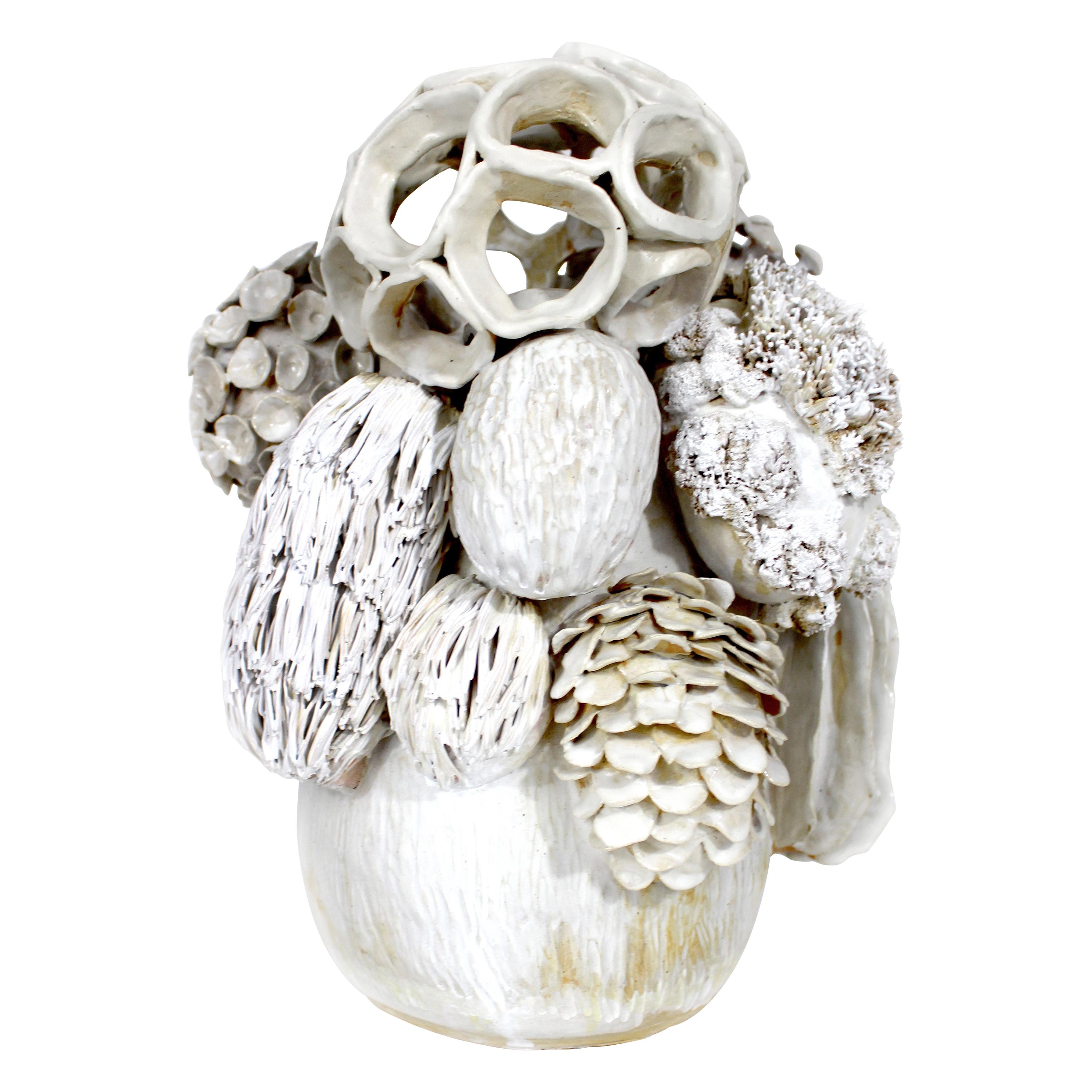 Scultura Haeckel in ceramica smaltata di Trish DeMasi