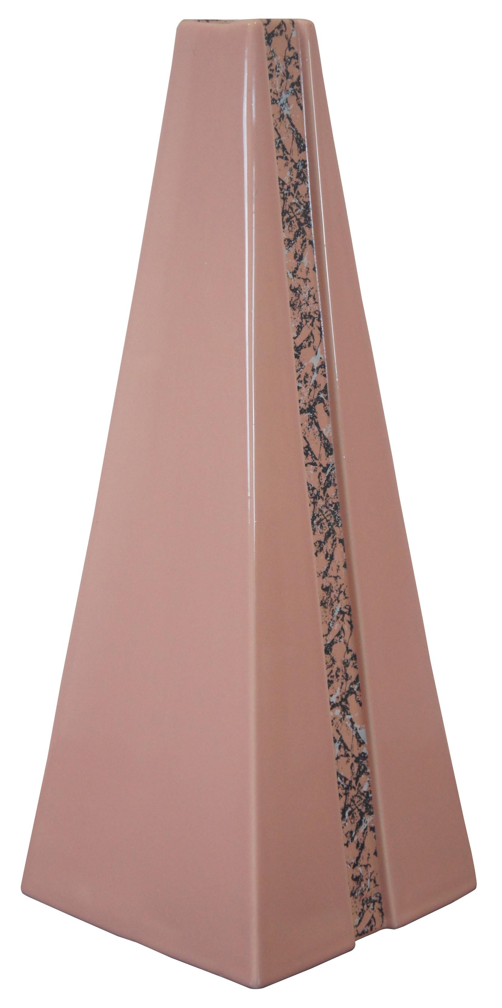 Haegar Keramik Art Deco Stil Rosa Keramik Pyramide Kaminsims Vase Urne Marmoriert (Art déco) im Angebot