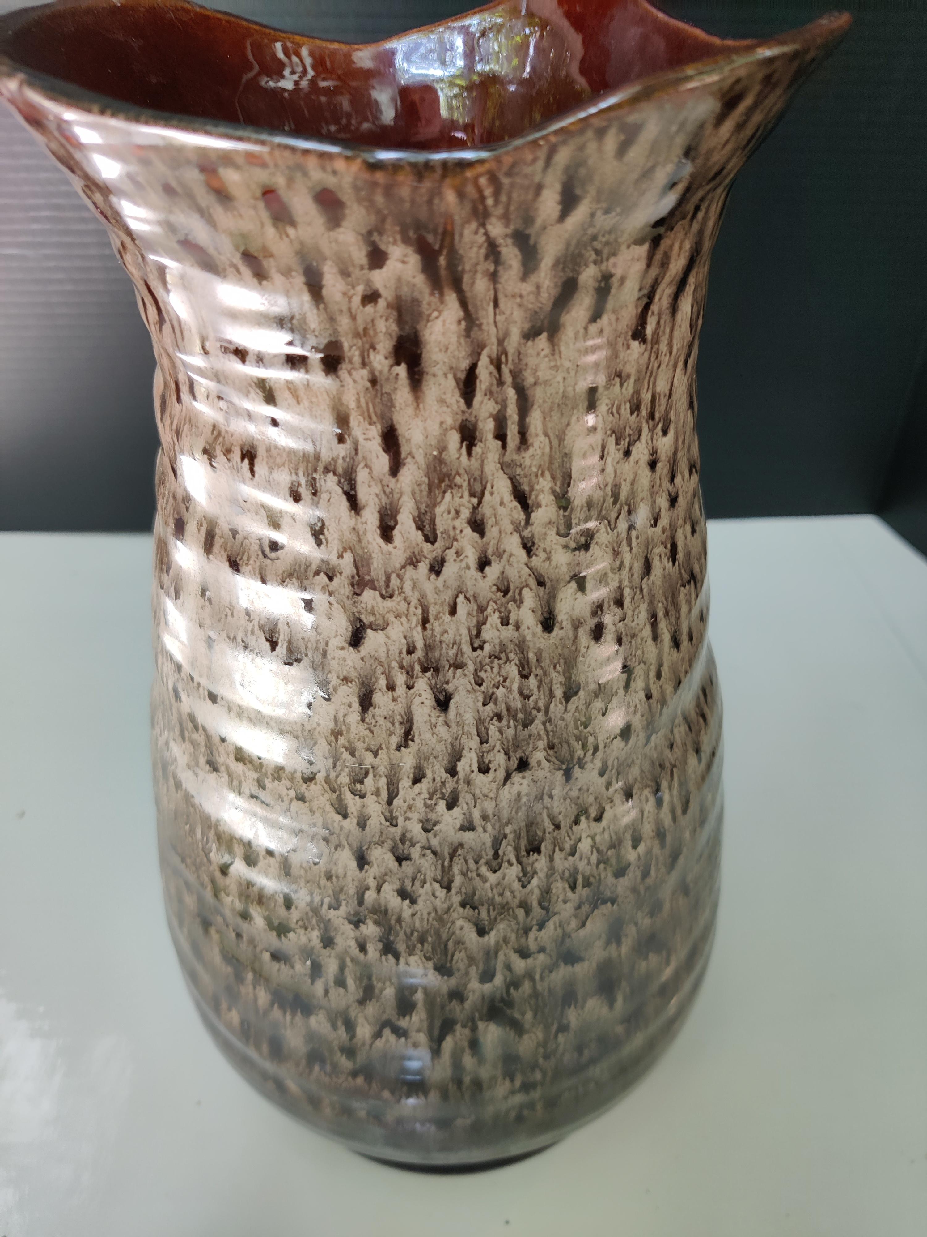 Vaso Haeger 1970 Mid-Century Modern con smalto lavico In condizioni buone in vendita a Cincinnati, OH