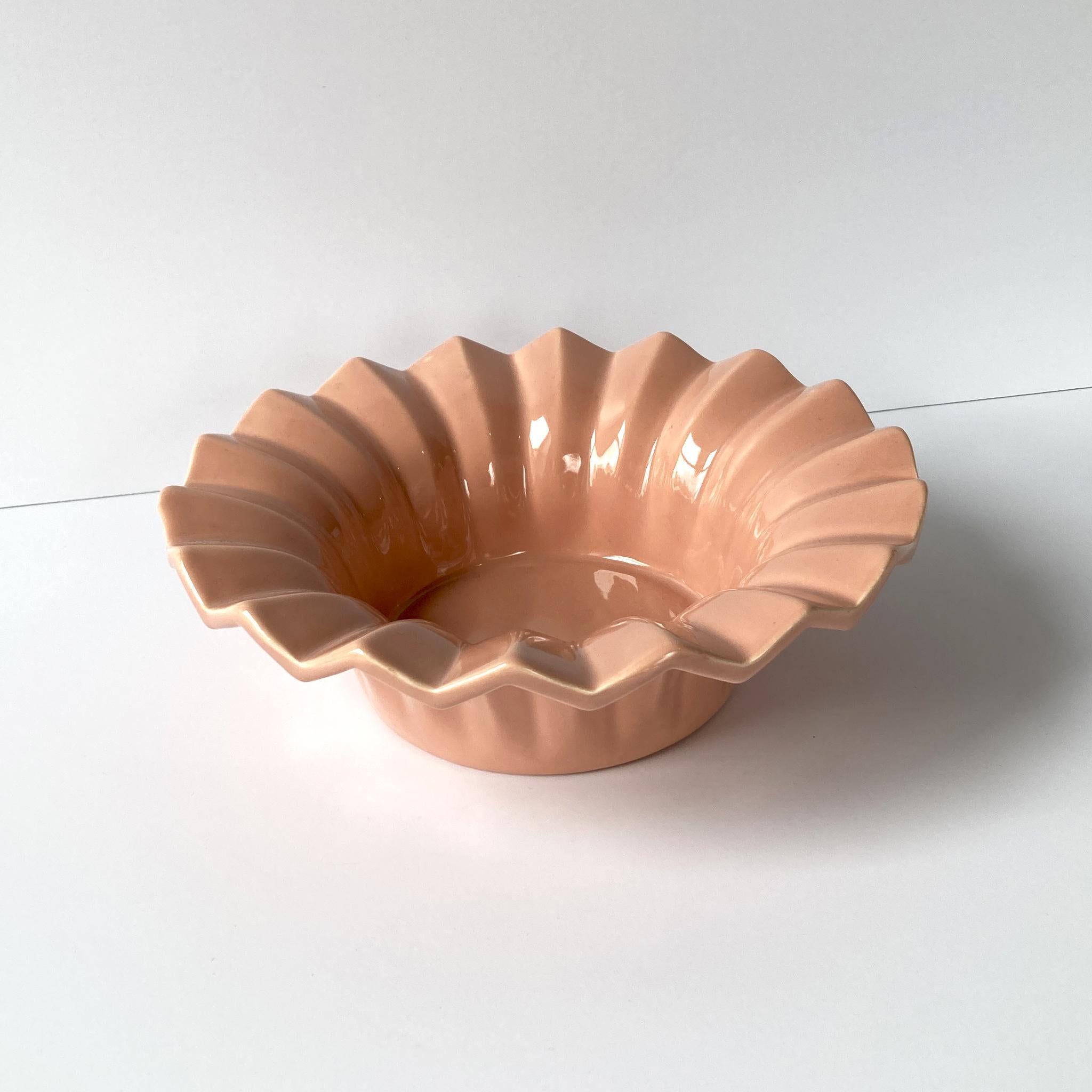 Post-Modern Haeger Blush Peach Abstract Pleat Bowl Postmodern For Sale