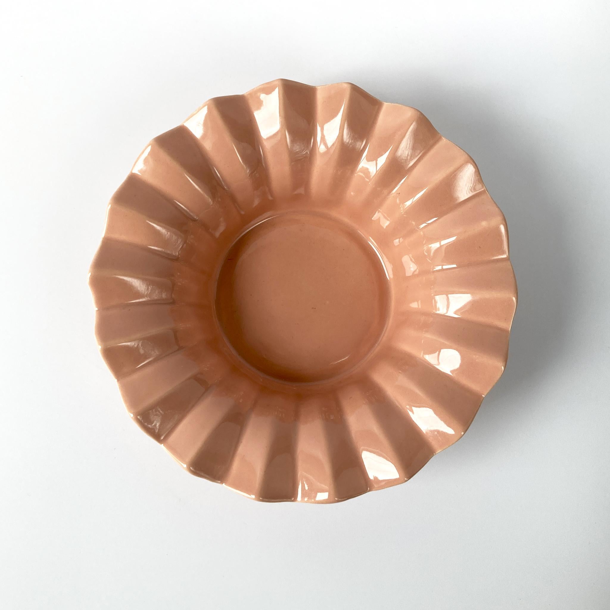 Glazed Haeger Blush Peach Abstract Pleat Bowl Postmodern For Sale