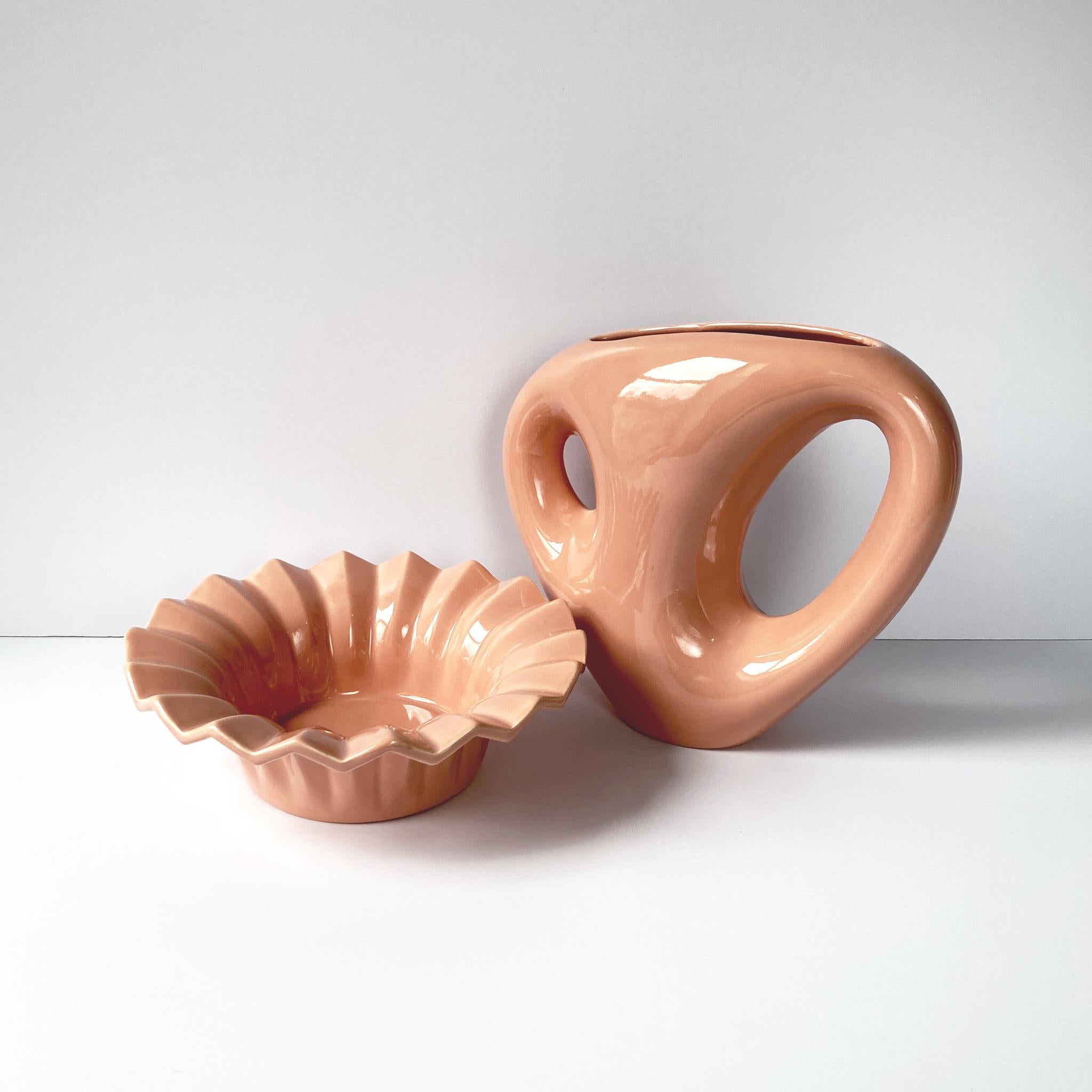 Late 20th Century Haeger Blush Peach Abstract Pleat Bowl Postmodern For Sale
