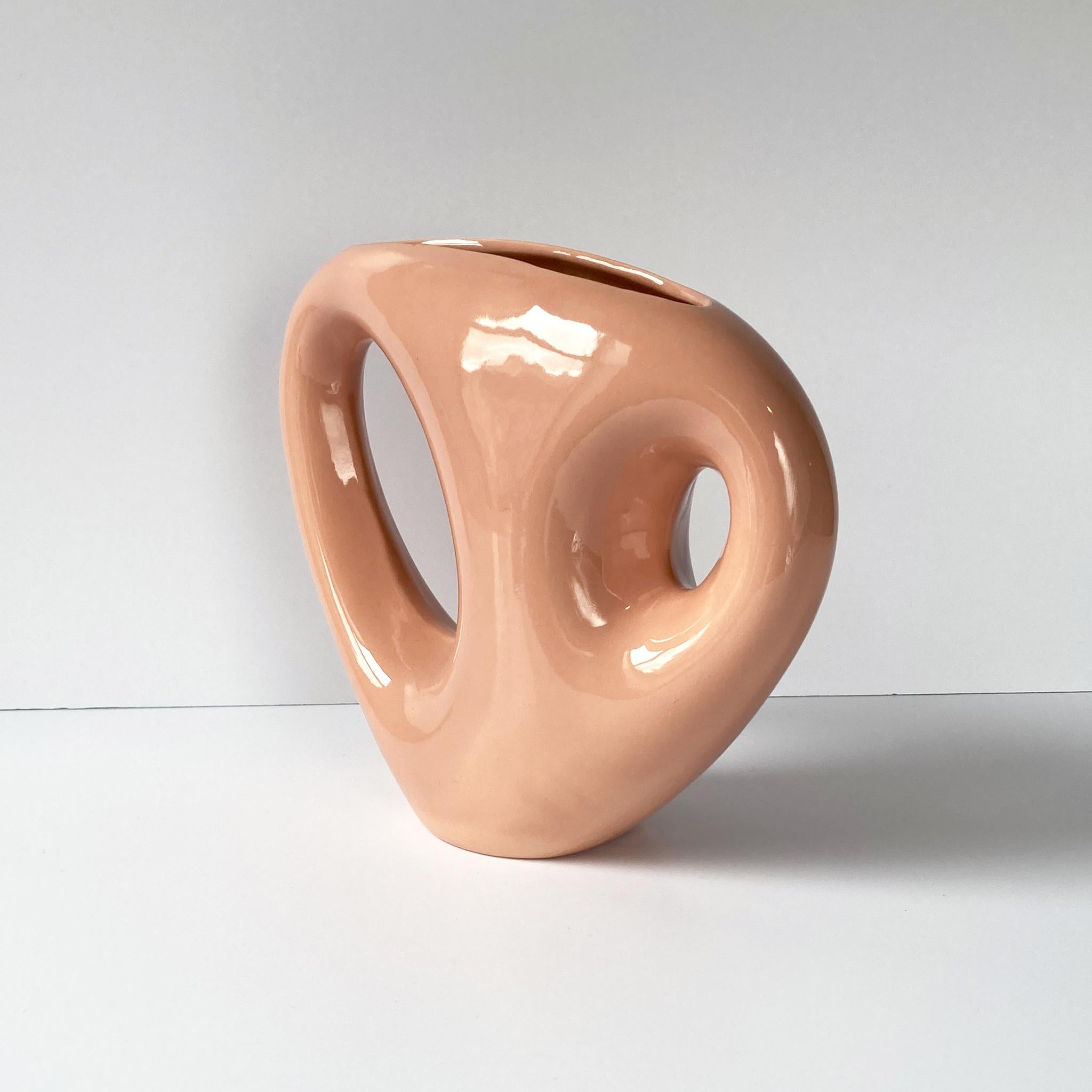 Haeger Blush Peach Abstract Vase Postmodern In Good Condition For Sale In New York, NY
