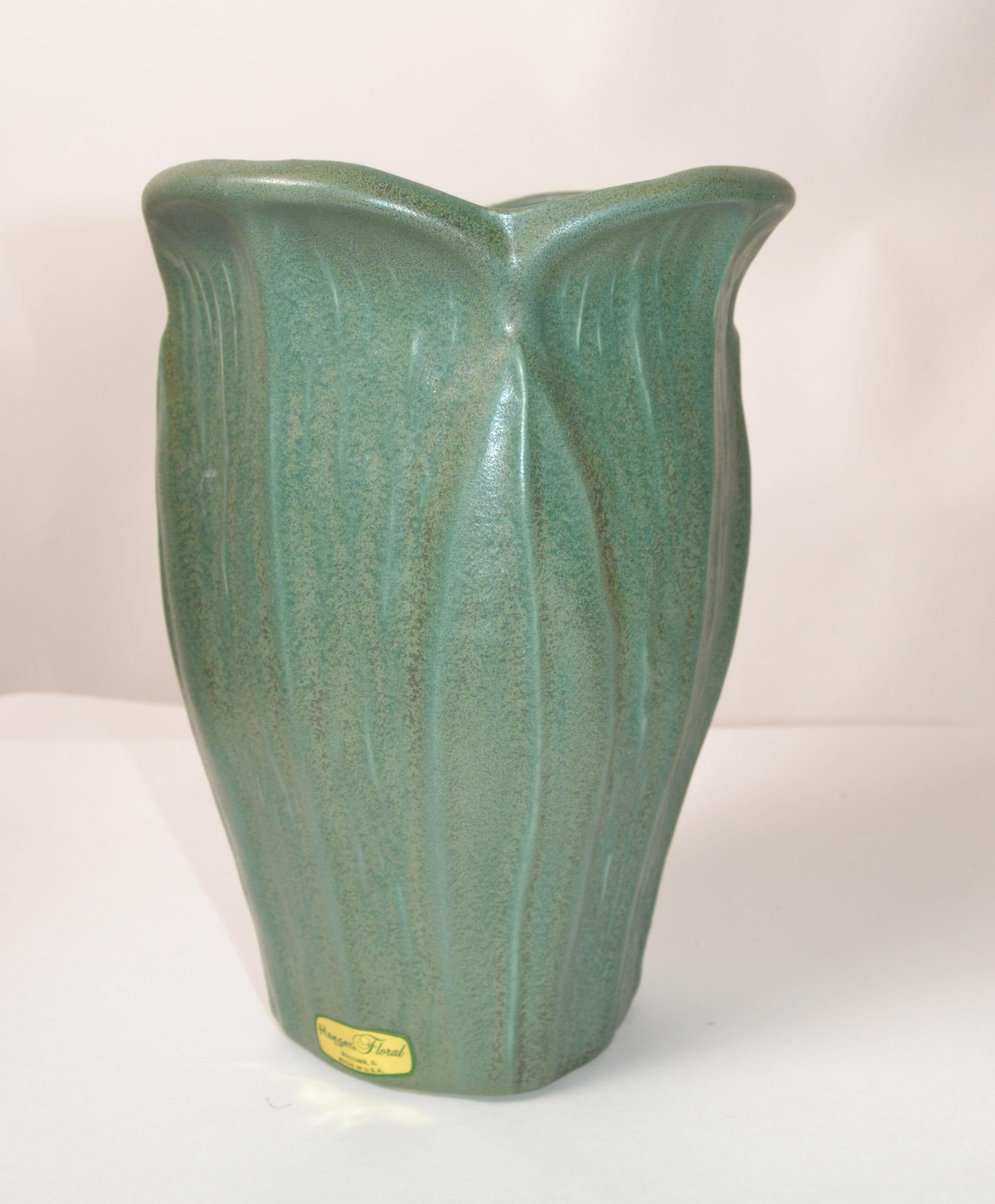 Haeger Floral Mint Green Glazed Hand-Crafted Pottey Vase Mid-Century Modern USA For Sale 1