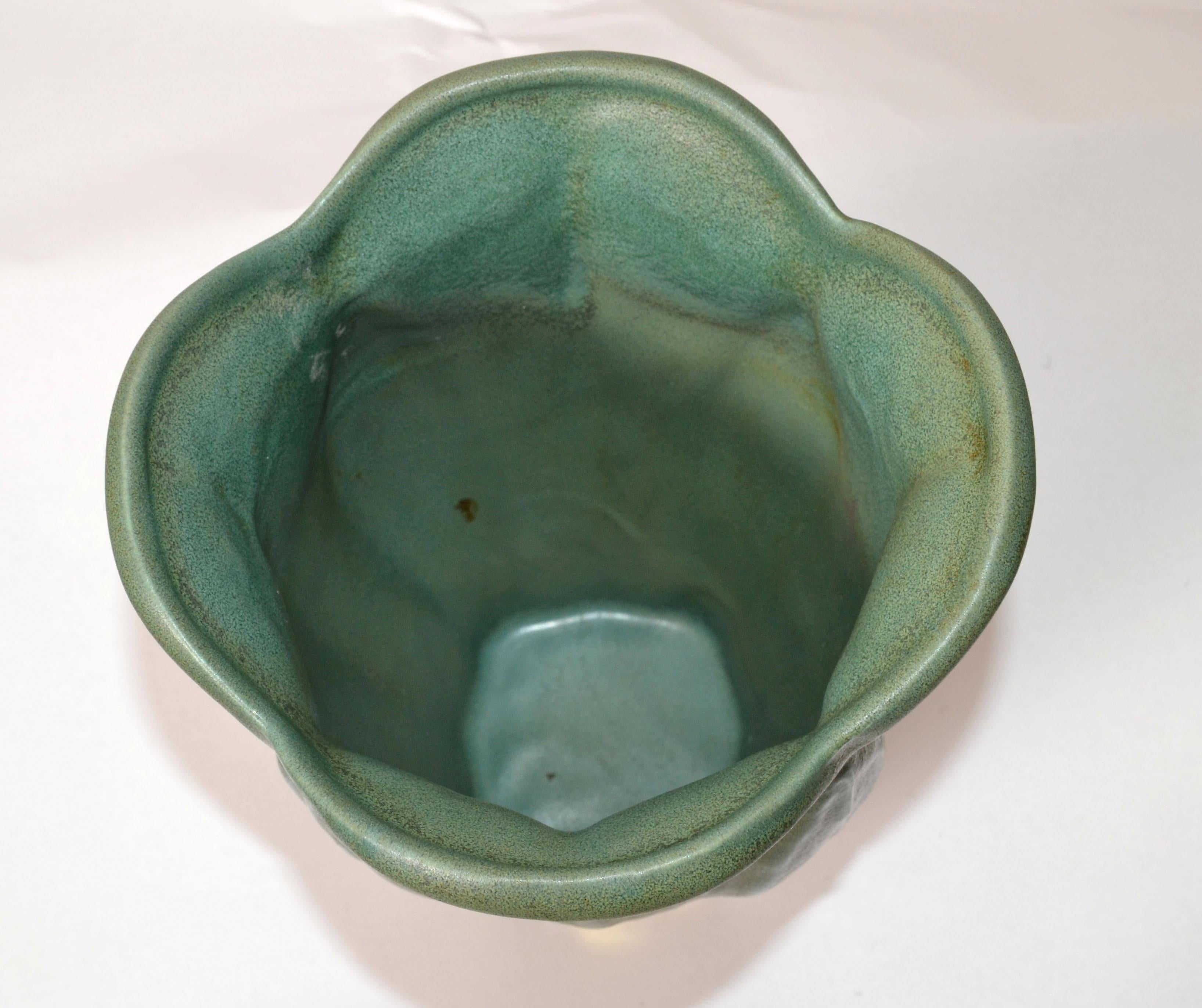 Late 20th Century Haeger Floral Mint Green Glazed Hand-Crafted Pottey Vase Mid-Century Modern USA For Sale