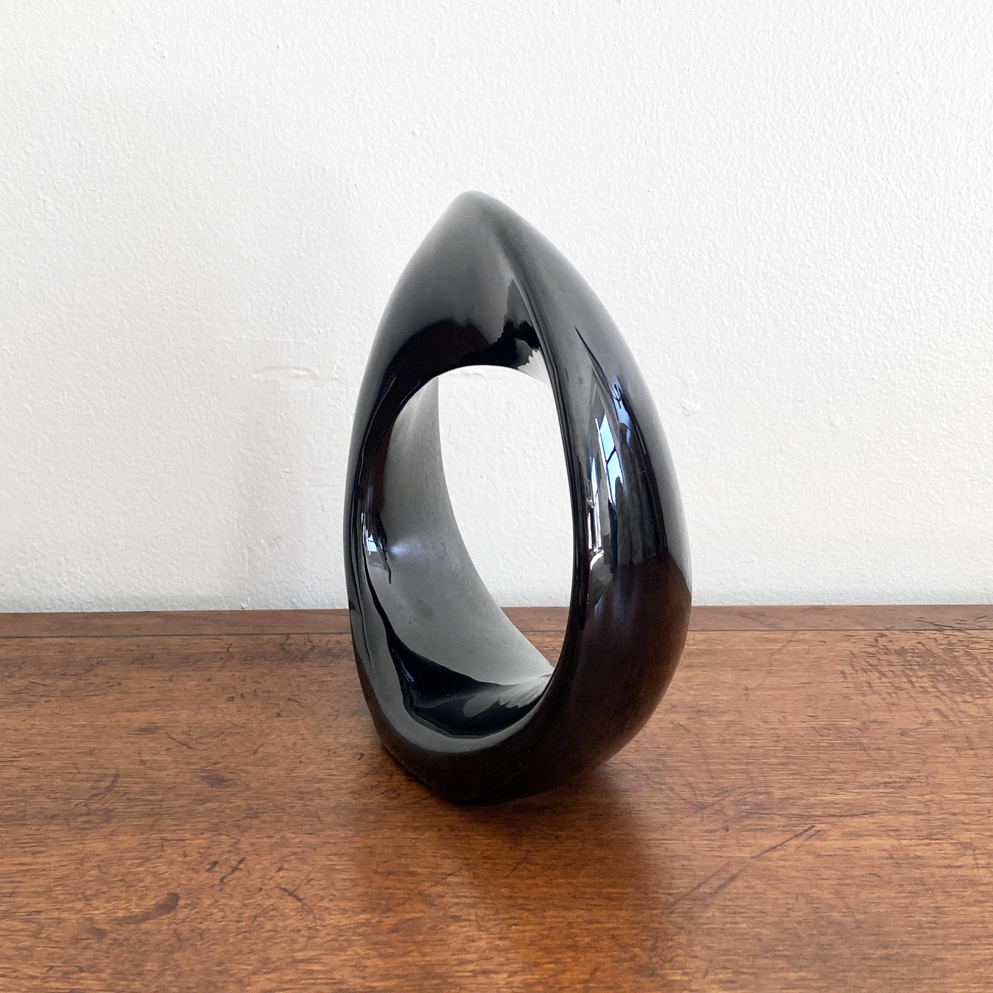 Haeger Gloss Black Postmodern Abstract Circular Twisted Orb Sculpture In Good Condition For Sale In New York, NY