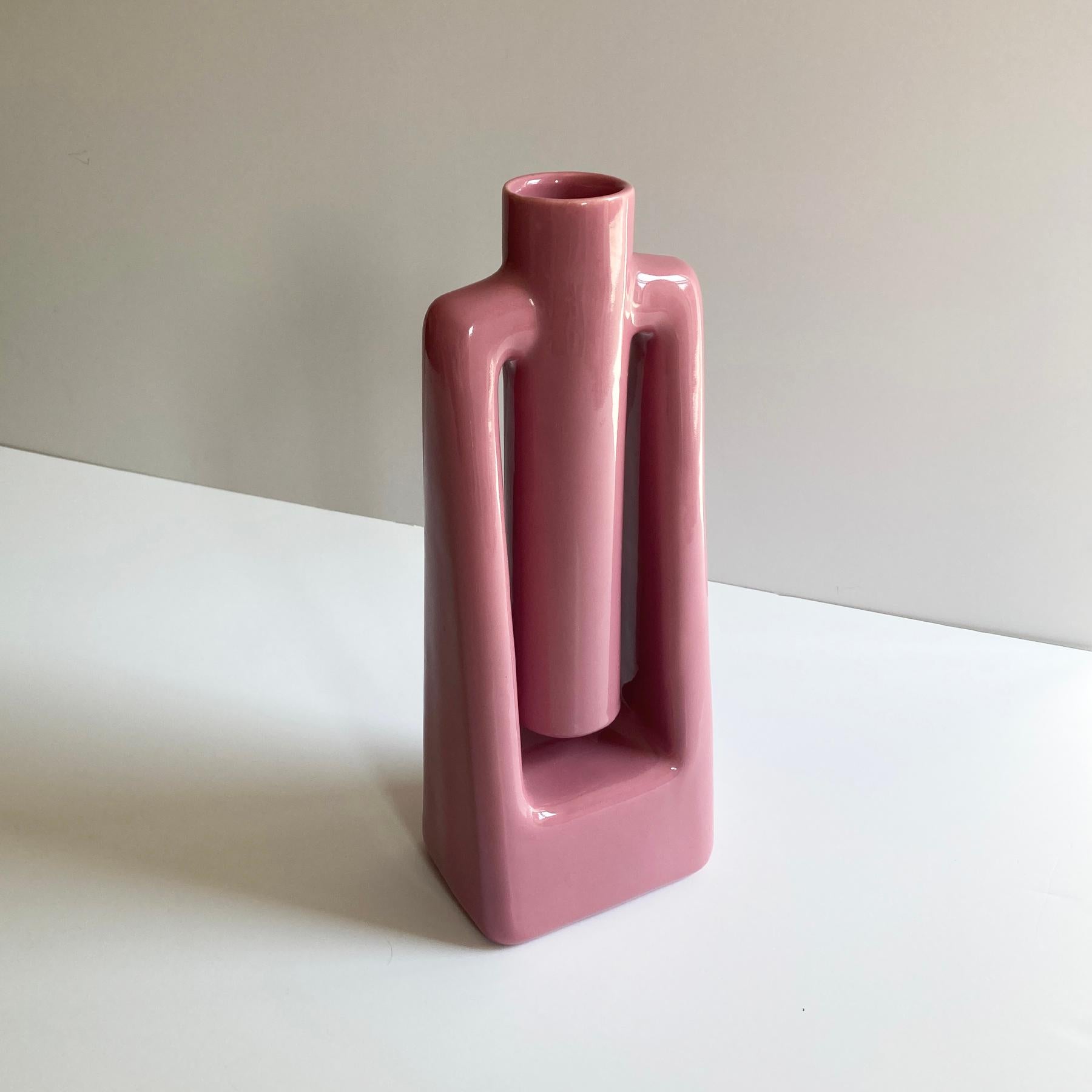 A stunning and rare abstract midcentury style Haeger mauve pink vase, medium size. Beautiful piece, lovely on it's own or grouped with tonal pieces to form a larger set. This vase could also be converted into a striking lamp. See condition details