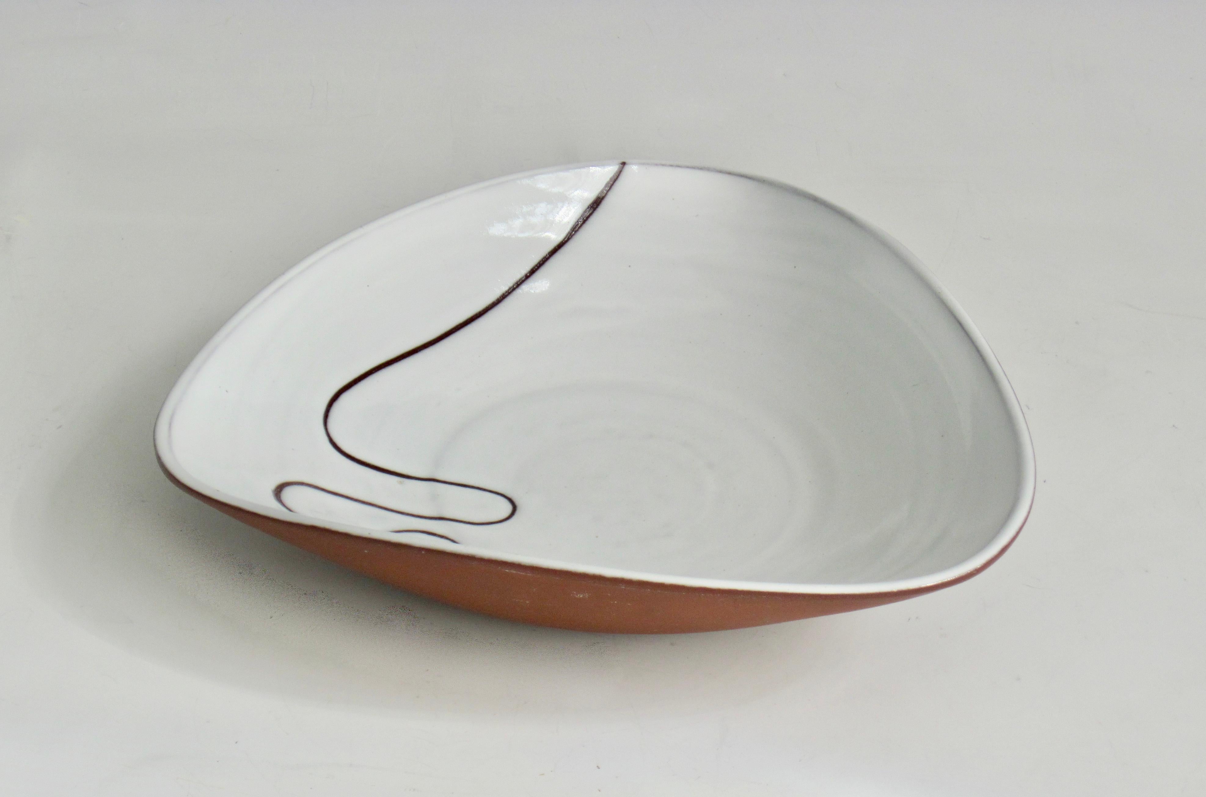 Haemstede Holland Minimalist Ceramic Bowl In Good Condition For Sale In Ferndale, MI