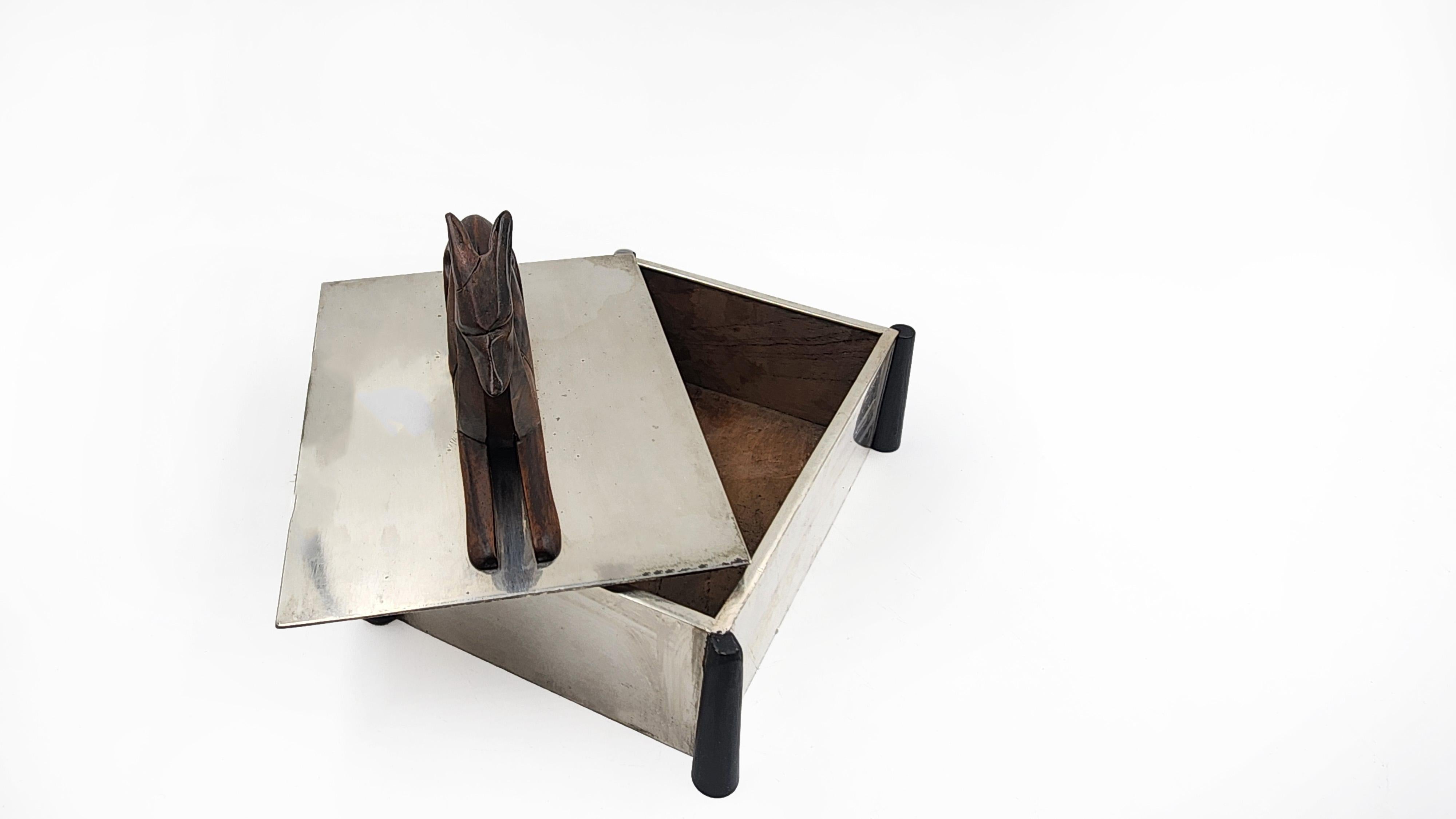 20ième siècle Boîte décorative Art déco Hagenauer en métal argenté en vente