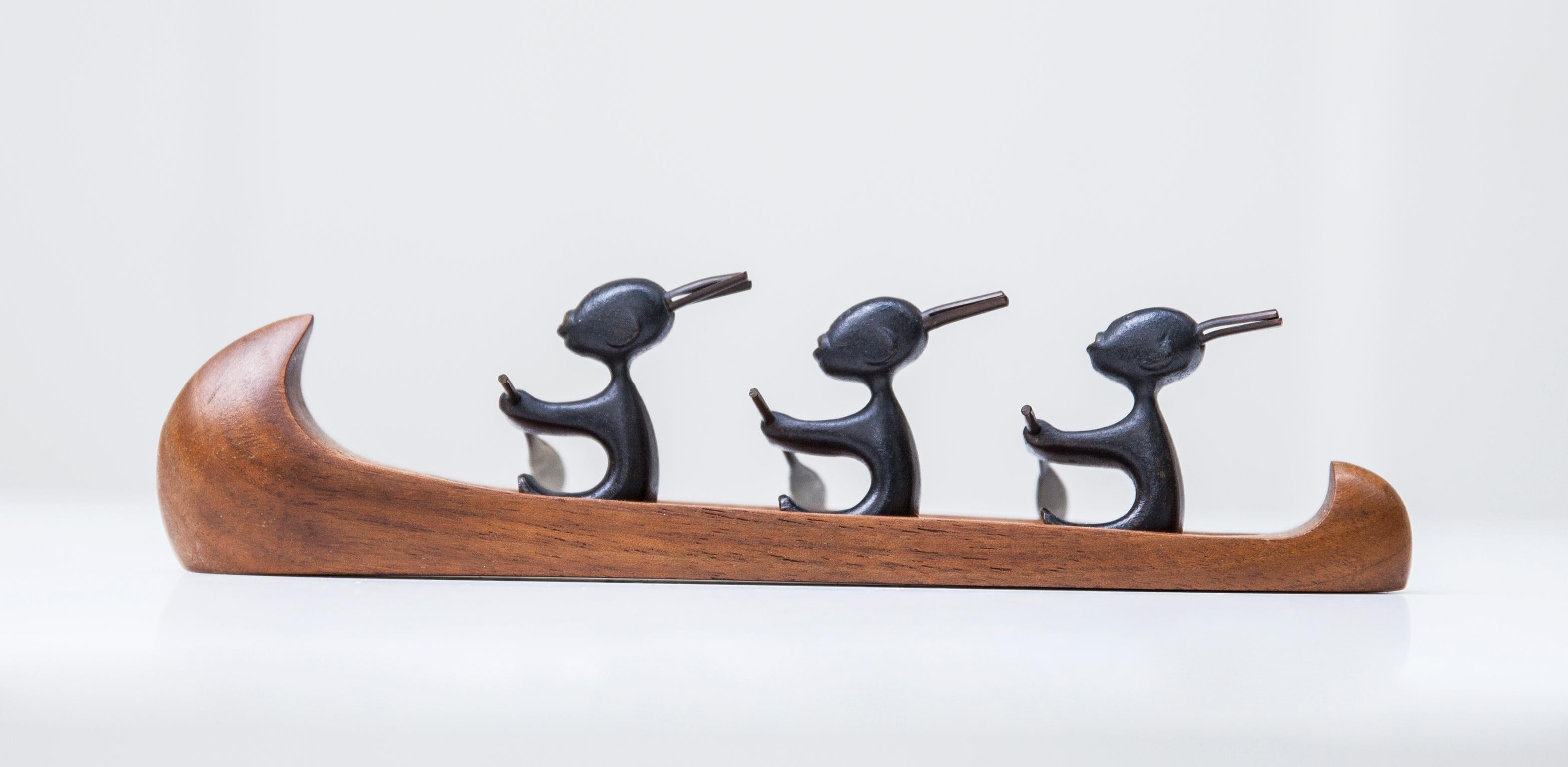 Out of the African series we present a rare rowboat with three seating African children. The boat is made in teak and bronze and it is marked and in a perfect condition. Lit. Hagenauer – Wiener Moderne und neue Sachlichkeit“, Olga Kronsteiner, comp.