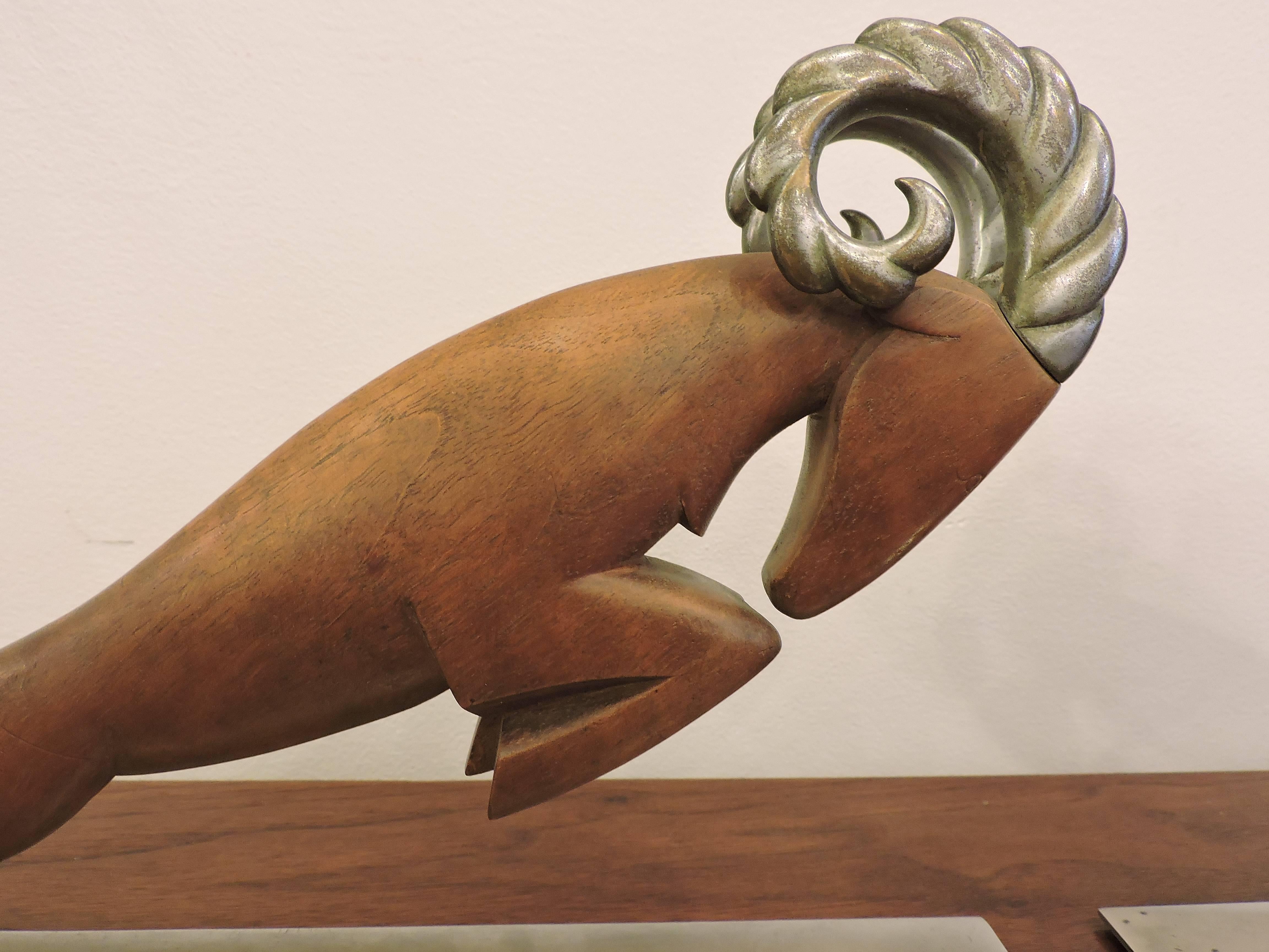Sculpté Serre-livres à charnière en bois sculpté Art Déco pour bélier Hagenaurer en vente