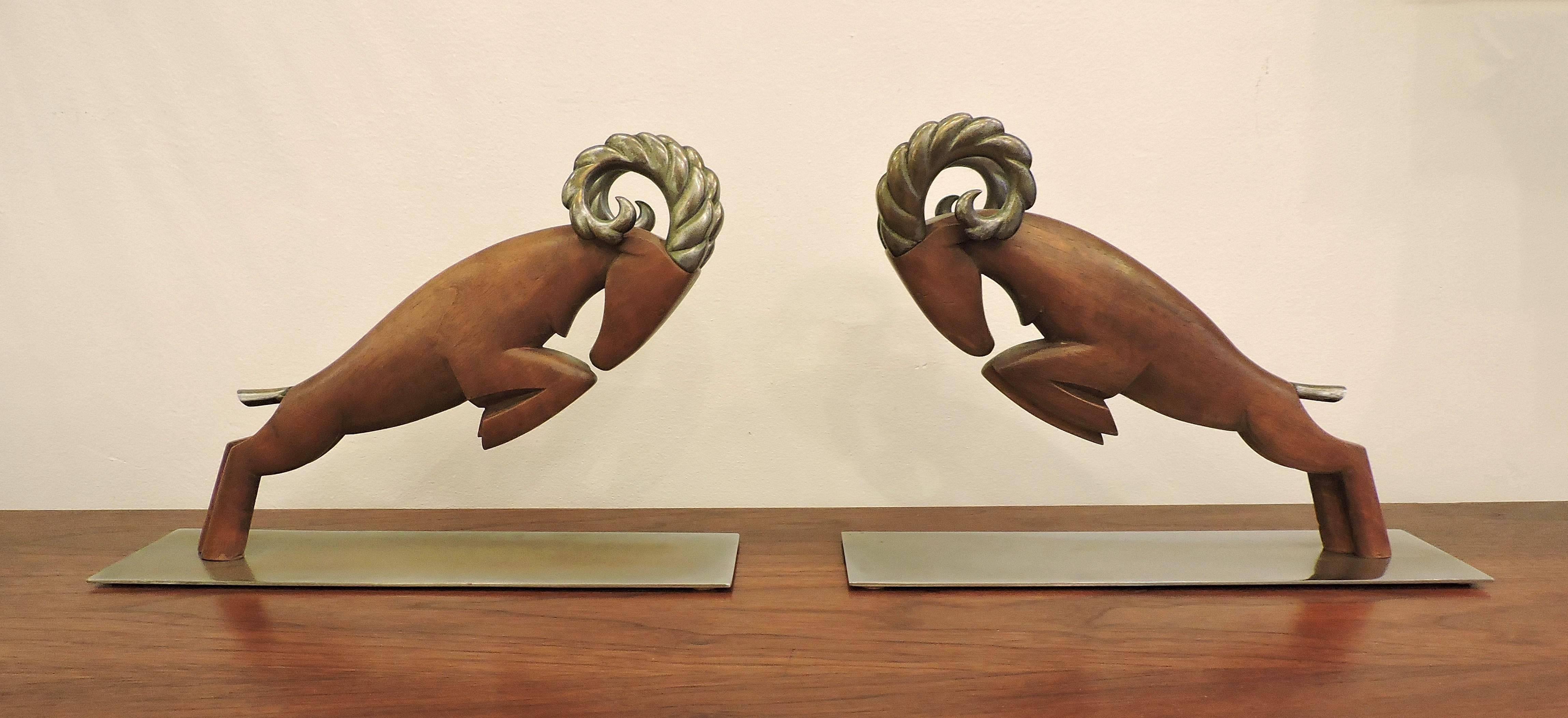 Métal Serre-livres à charnière en bois sculpté Art Déco pour bélier Hagenaurer en vente