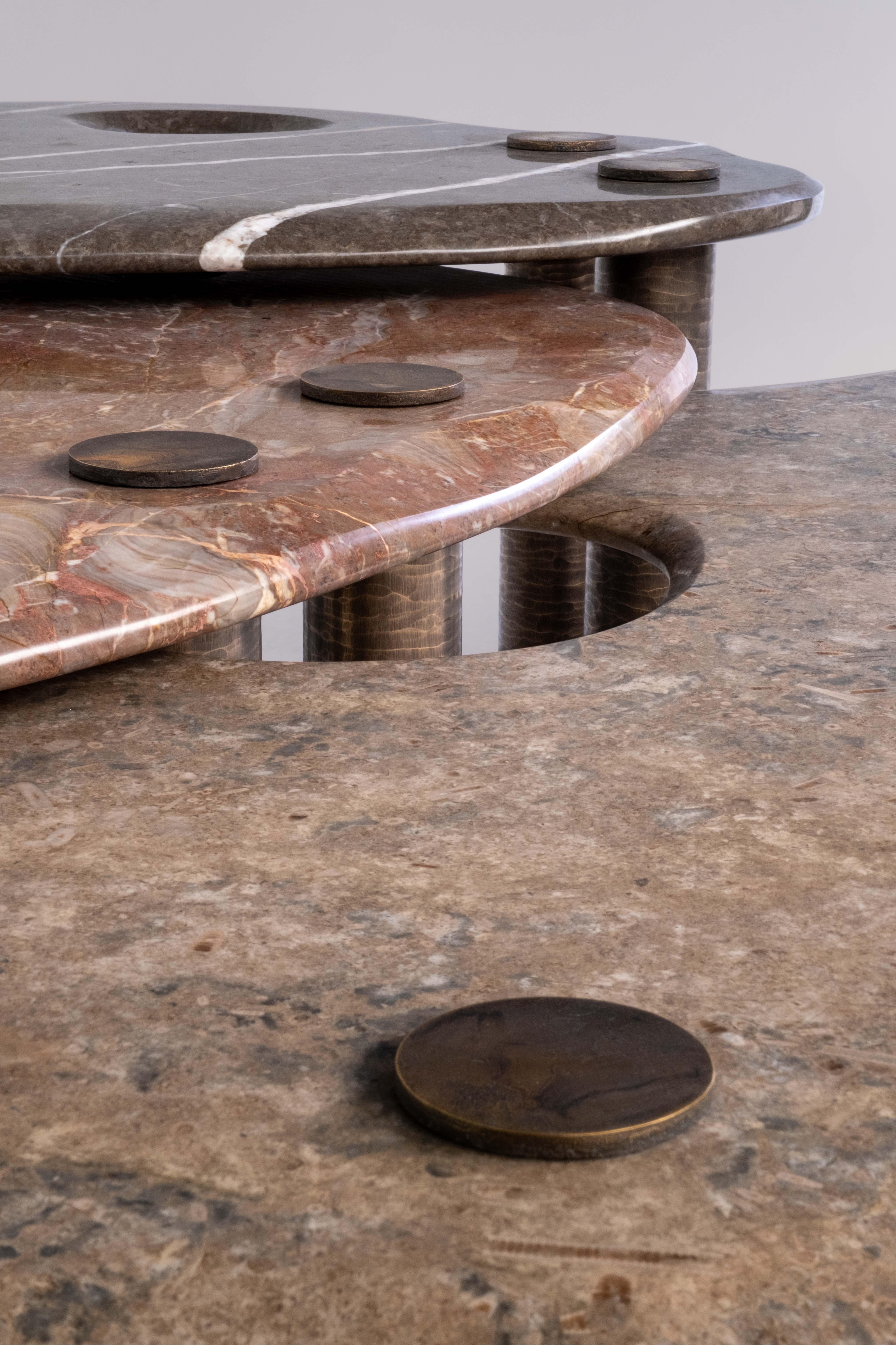 Table basse Hagstones - Large - Base en laiton texturé - Rare British Marble Top Neuf - En vente à Washington, GB