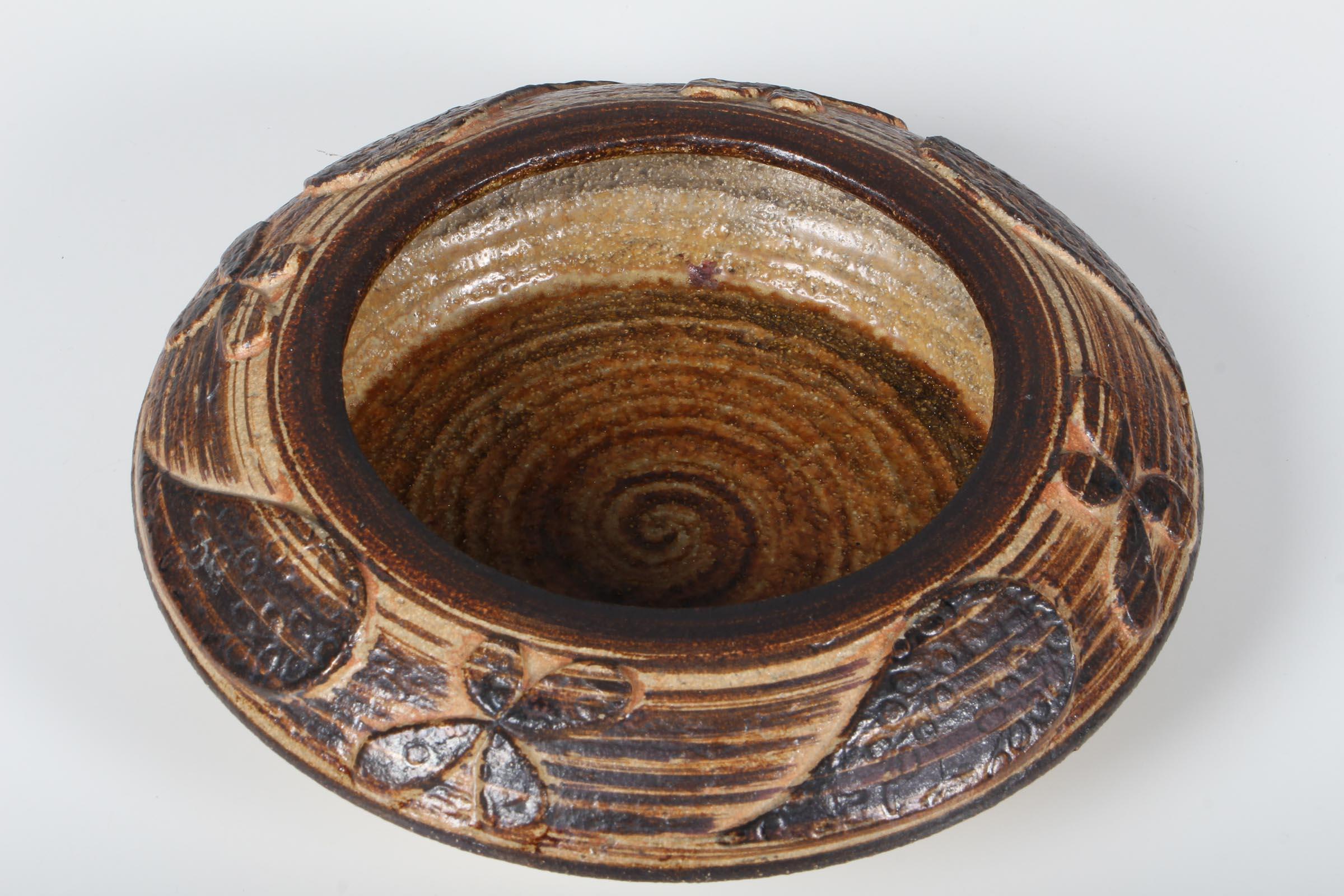 Unique handmade Danish modern bowl with brown glazing by German sculptor and designer Haico Nitzsche for Danish Søholm Pottery. Manufactured on the Danish island of Bornholm in the 1970s. Sculptural shape that reveals the designer's interest in