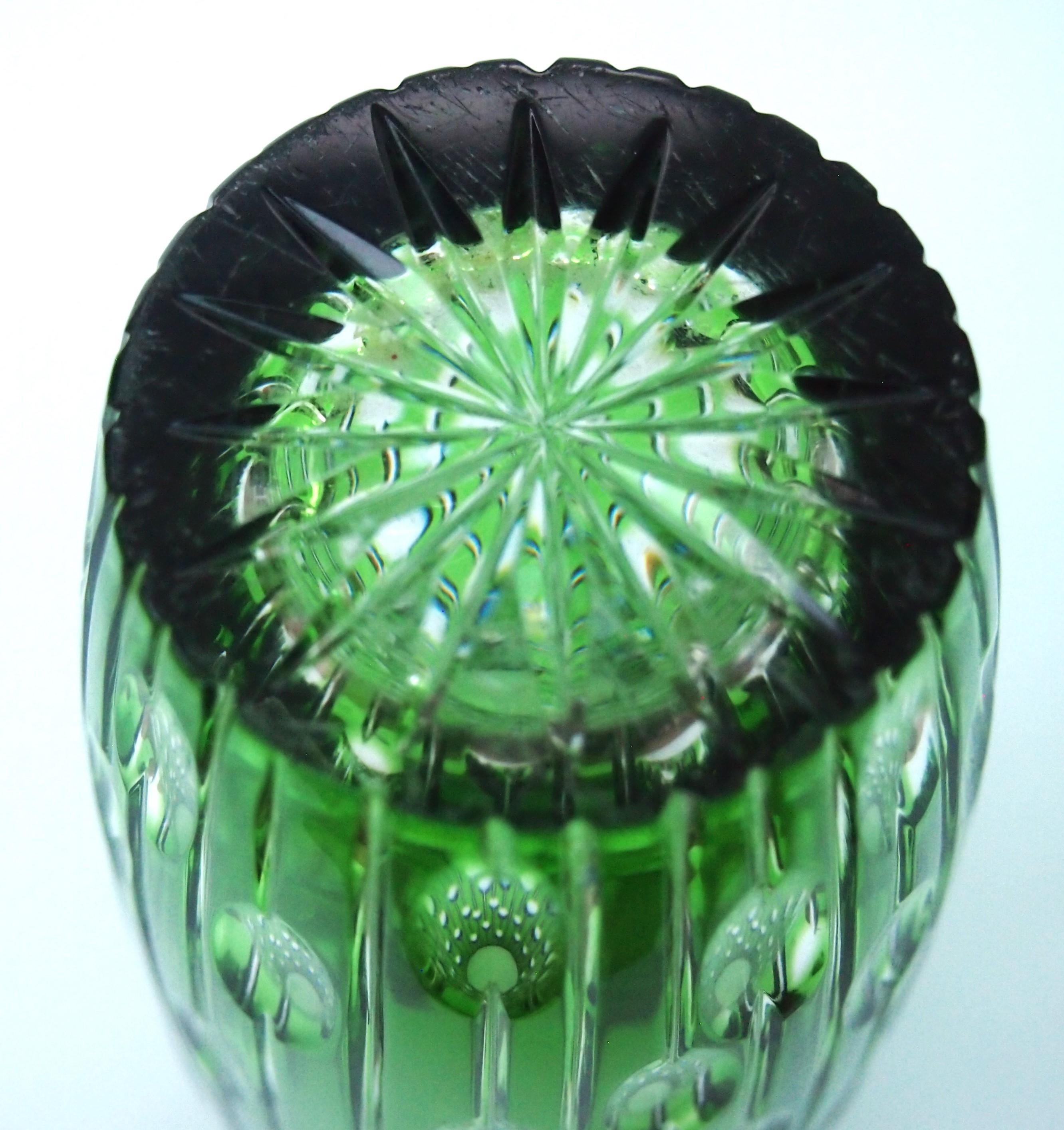 Haida Vase aus klarem, fein geschliffenem grünem über klarem 1000-Augenglas, um 1930 (Kristall) im Angebot