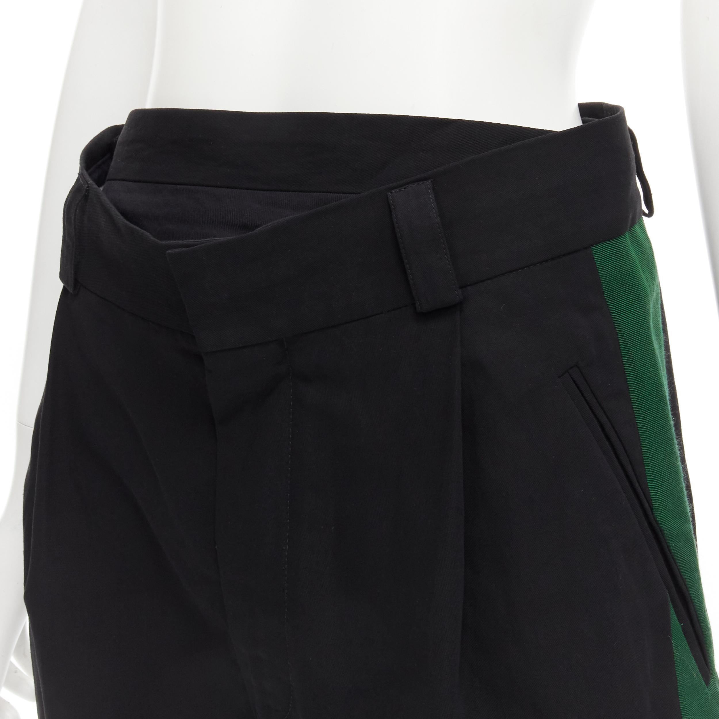 HAIDER ACKERMANN black green grosgrain trimmed side pleated front shorts FR34 XS 
Reference: MELK/A00064 
Brand: Haider Ackermann 
Material: Rayon 
Color: Black 
Pattern: Solid 
Closure: Zip 
Extra Detail: 3-pockets. 
Made in: Romania 

CONDITION: