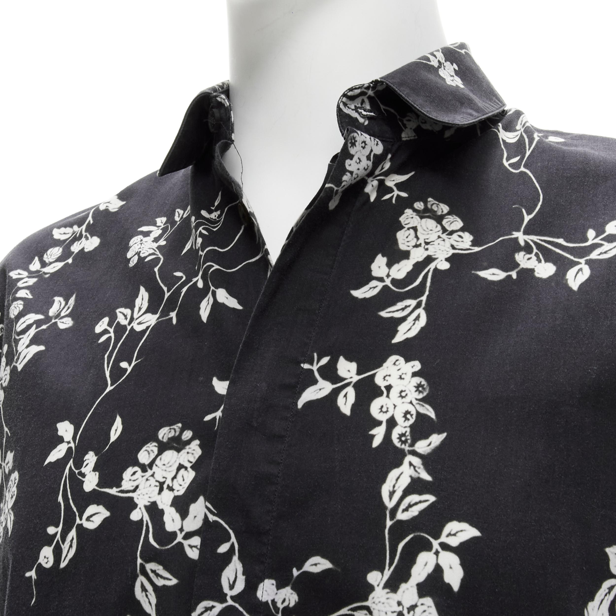 HAIDER ACKERMANN black white floral print long sleeve cotton shirt S 
Reference: CNLE/A00169 
Brand: Haider Ackermann 
Material: Cotton 
Color: Black 
Pattern: Floral 
Closure: Button 

CONDITION: 
Condition: Good, this item was pre-owned and is in