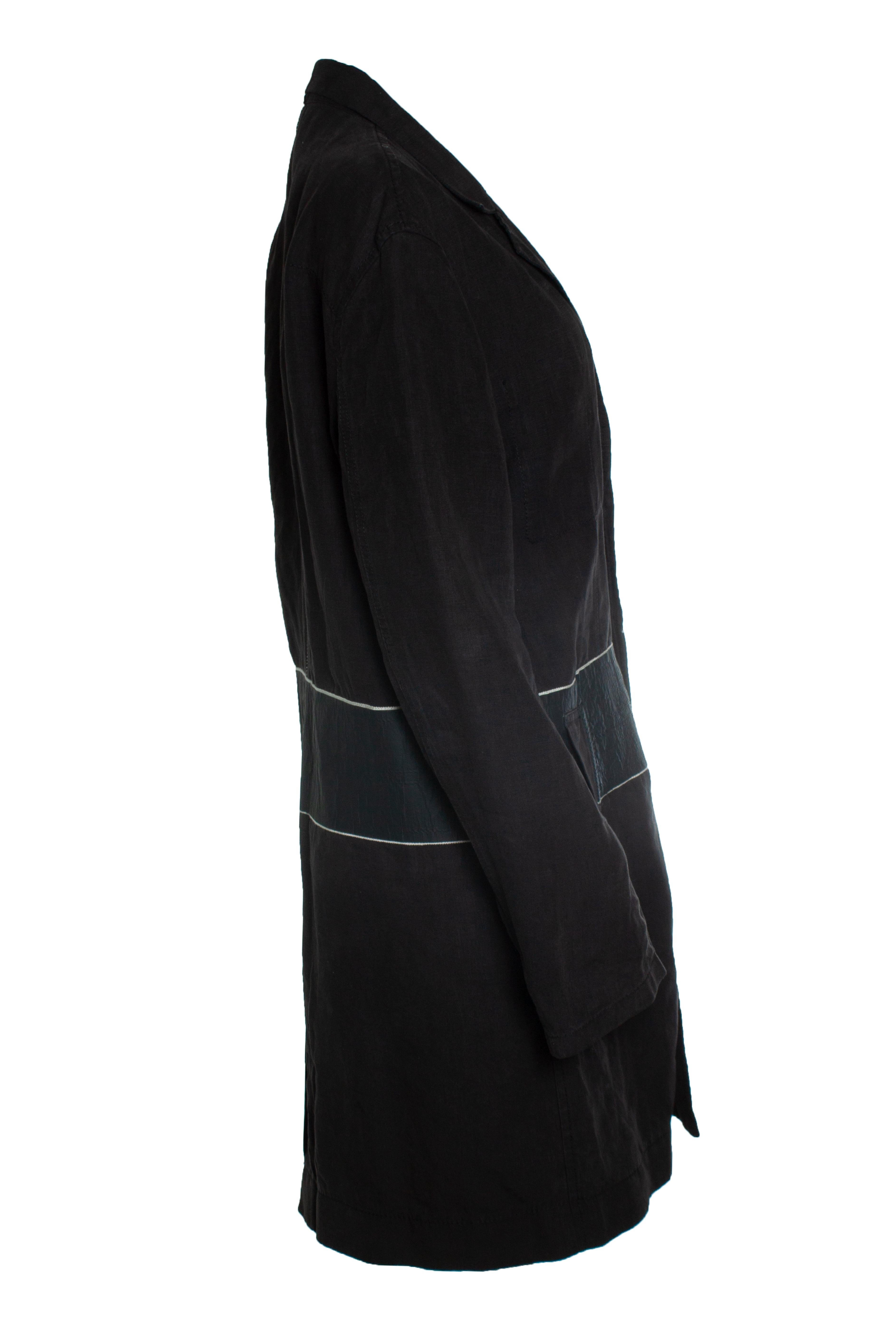 Haider Ackermann, Light weight blazer coat. The item is in good condition. 

CONDITION: good condition

SIZE: L

MEASUREMENTS: length 97 cm, width 54 cm, waist 52 cm, shoulder width 47 cm, sleeve length 56 cm

MATERIAL: 100% linen

CARE: dry