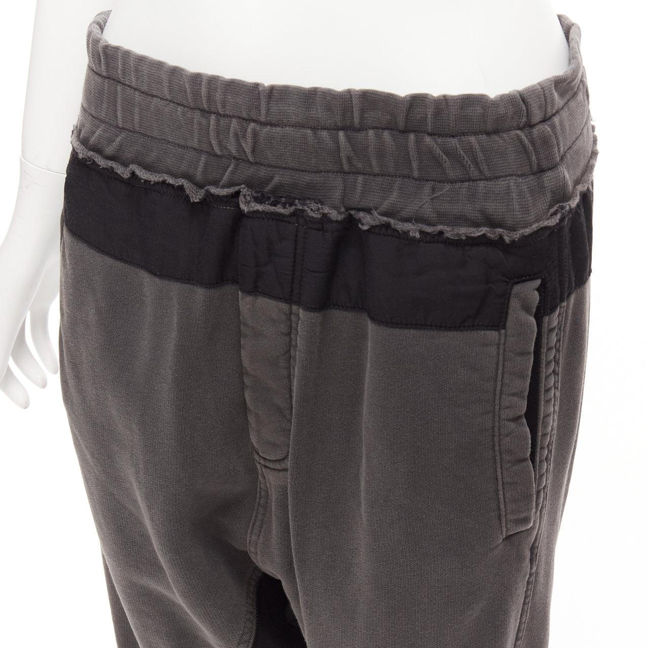 HAIDER ACKERMANN Pantalón jogger con paneles traseros de algodón lavado gris perla FR36 en venta 2