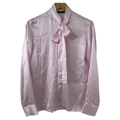 Haider Ackermann: camicetta rosa in seta con fiocco a farfalla, taglia FR 34 XS, romantica camicia con bottoni sul davanti