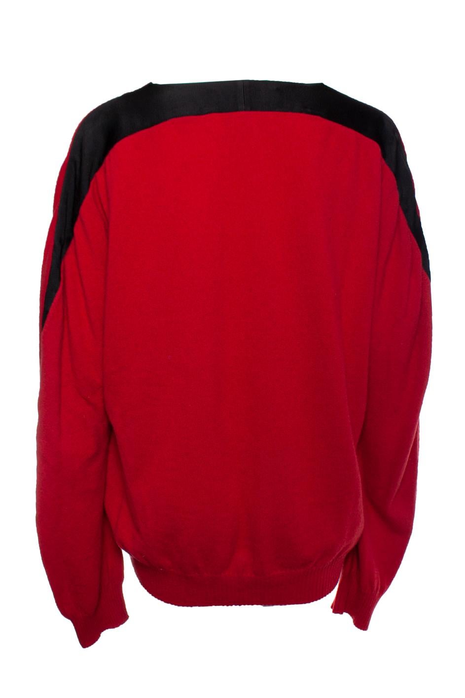 Haider Ackermann, red oversized sweater with black stripe. The item is in very good condition.

• CONDITION: very good condition 

• SIZE: L 

• MEASUREMENTS: length 70 cm, width 74 cm, waist 60 cm, shoulder width 54 cm, arm length 70 cm

•