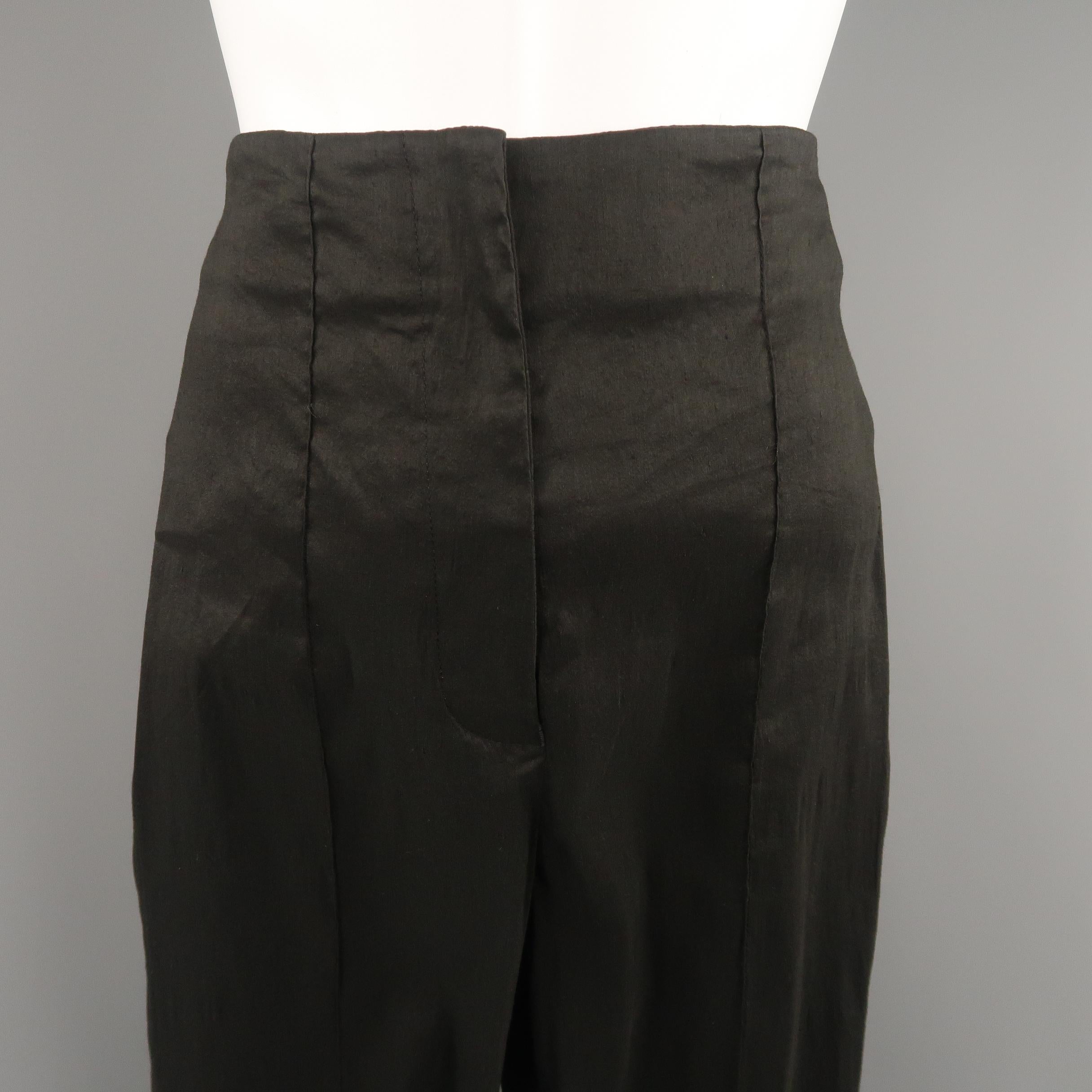 HAIDER ACKERMANN pants come in winkle textured stretch linen with a high rise, seamed flat front, and super fitted silhouette. Made in Portugal.
 
Excellent Pre-Owned Condition.
Original retail price: $620.00
Marked: IT 38
 
Measurements:
 
Waist: