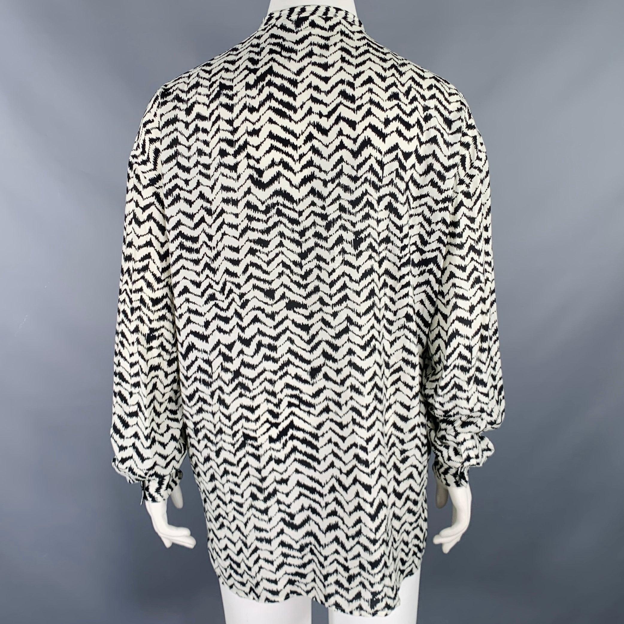 HAIDER Ackermann Size L Black White Viscose Silk Zig Zag Collarless Shirt Excellent état à San Francisco, CA