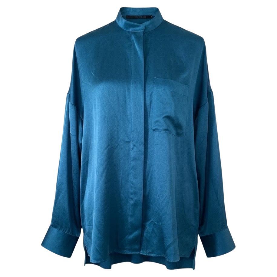 Haider Ackermann Camisa oversize de seda charmeuse verde azulado FR 34 Botones cuello nehri en venta