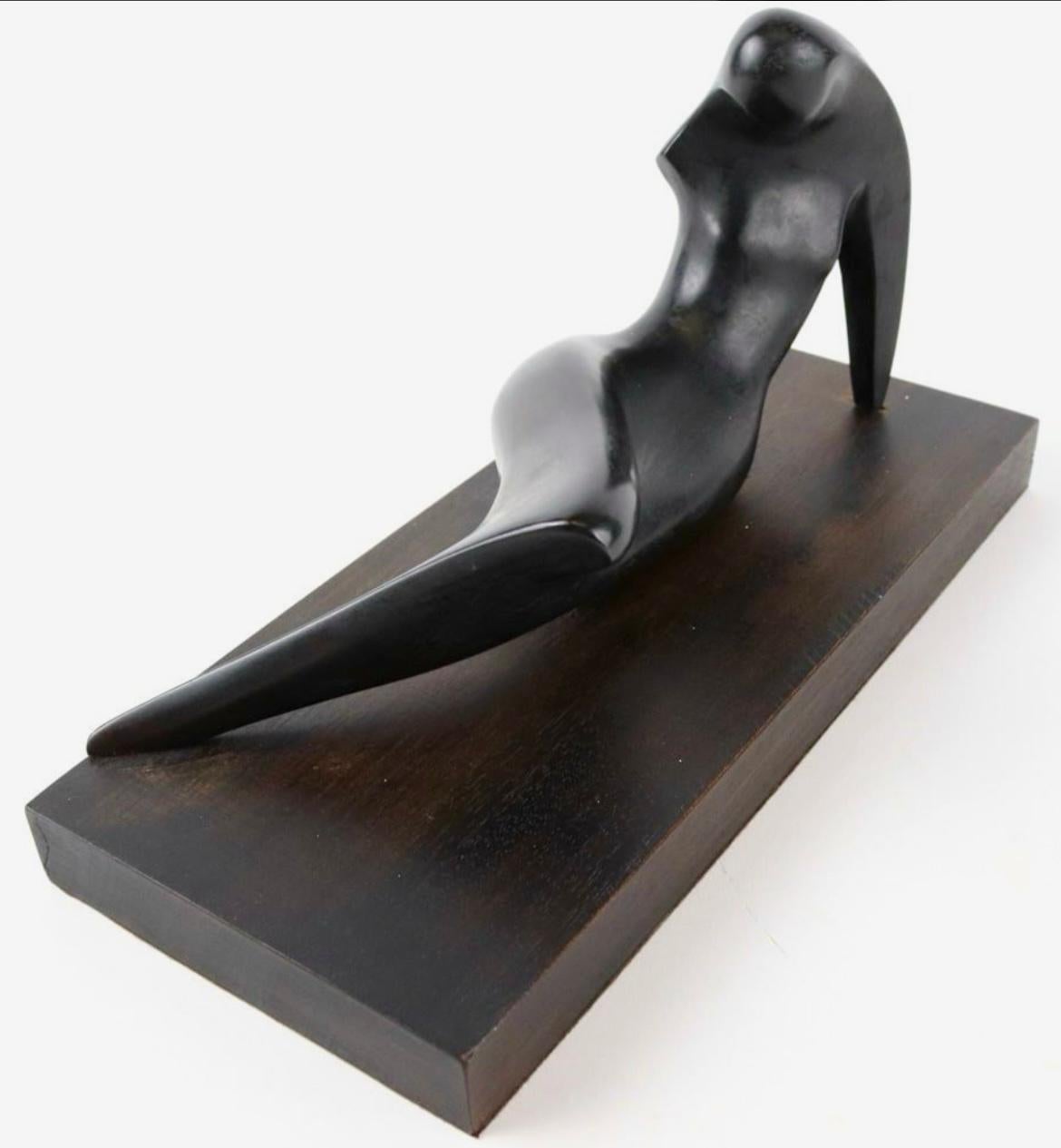 Mujer en reposo - Sculpture de Haim Azuz