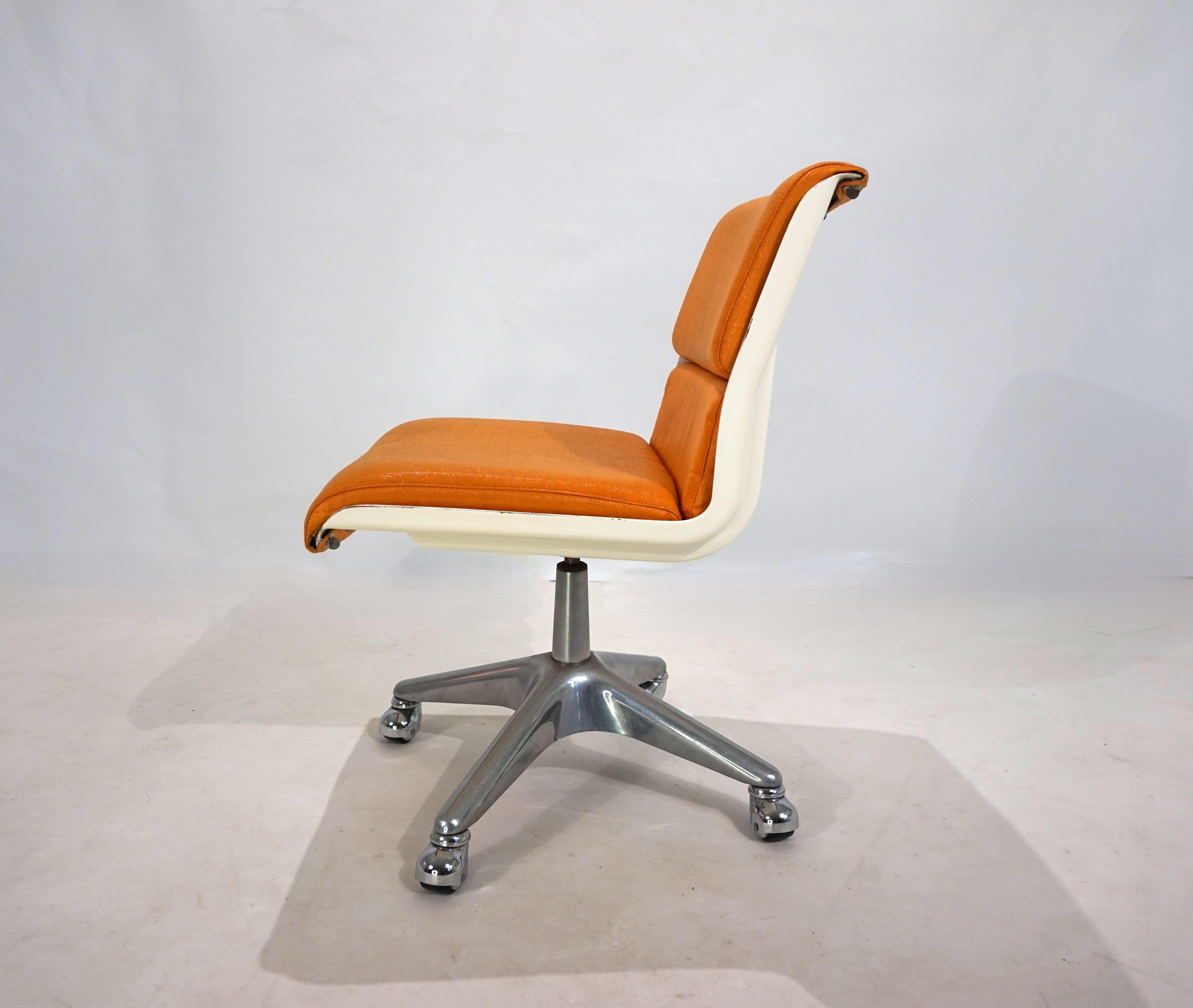Haimi Space Age swivel chair by Yrjo Kukkapuro, 1960 im Angebot 5