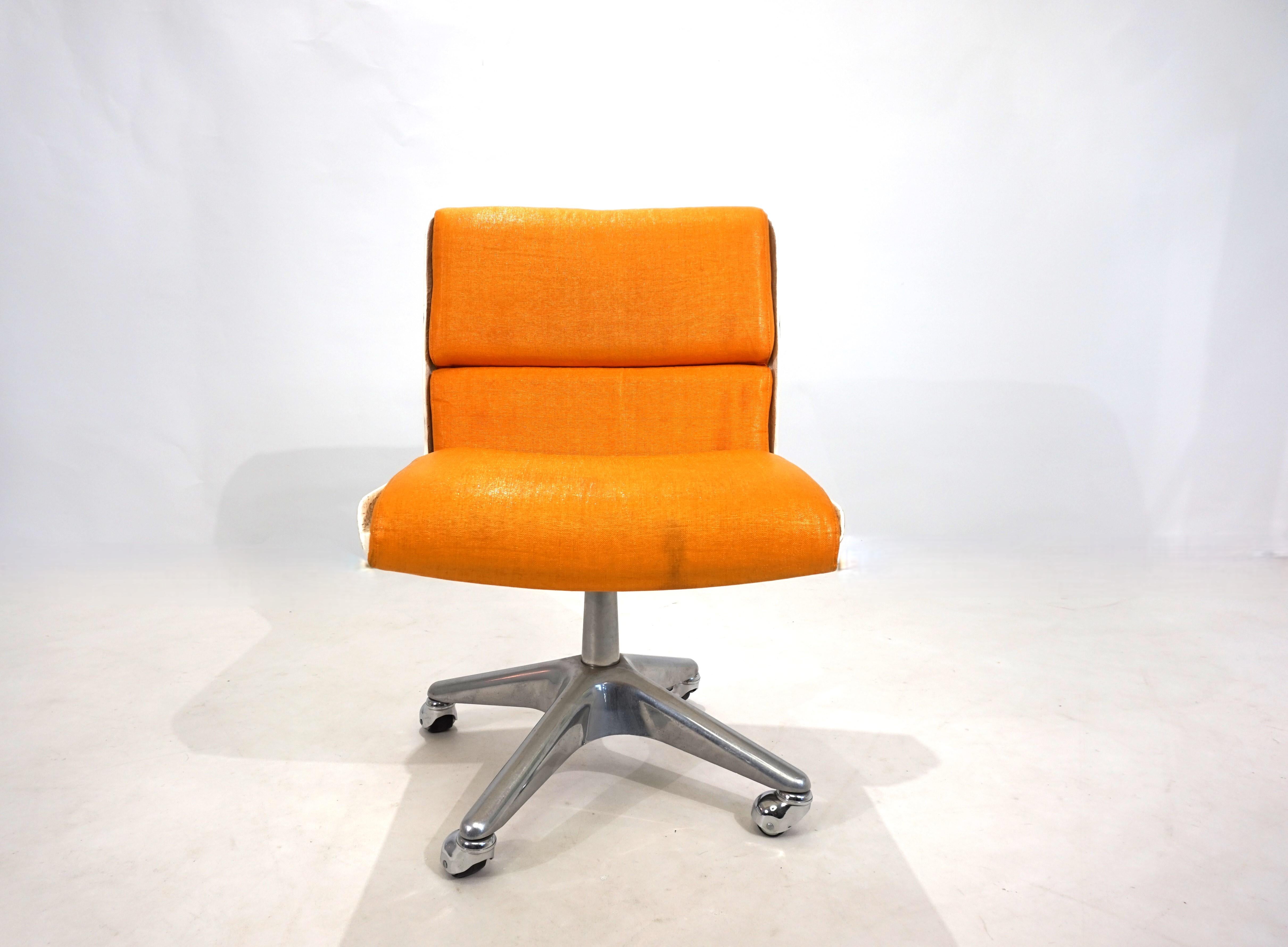 Haimi Space Age swivel chair by Yrjo Kukkapuro, 1960 im Angebot 1