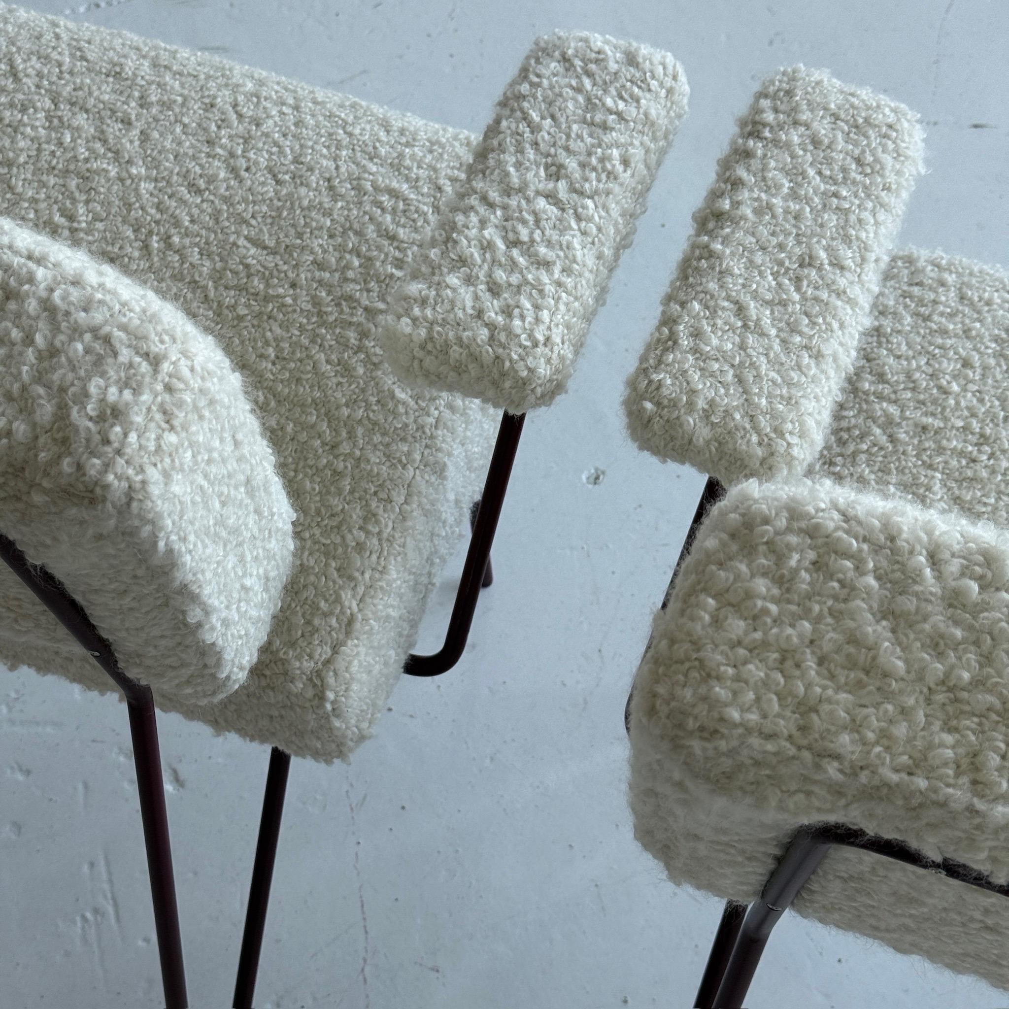 Bouclé Chaises de salle à manger en fer à épingles à cheveux par Dorothy Schindele en vente