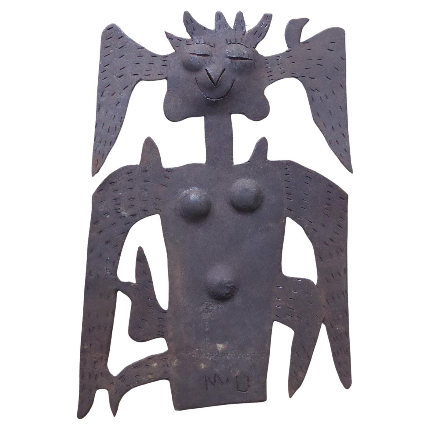 Escultura haitiana ingenua de bidón de aceite de metal montada en la pared Haití Años 60