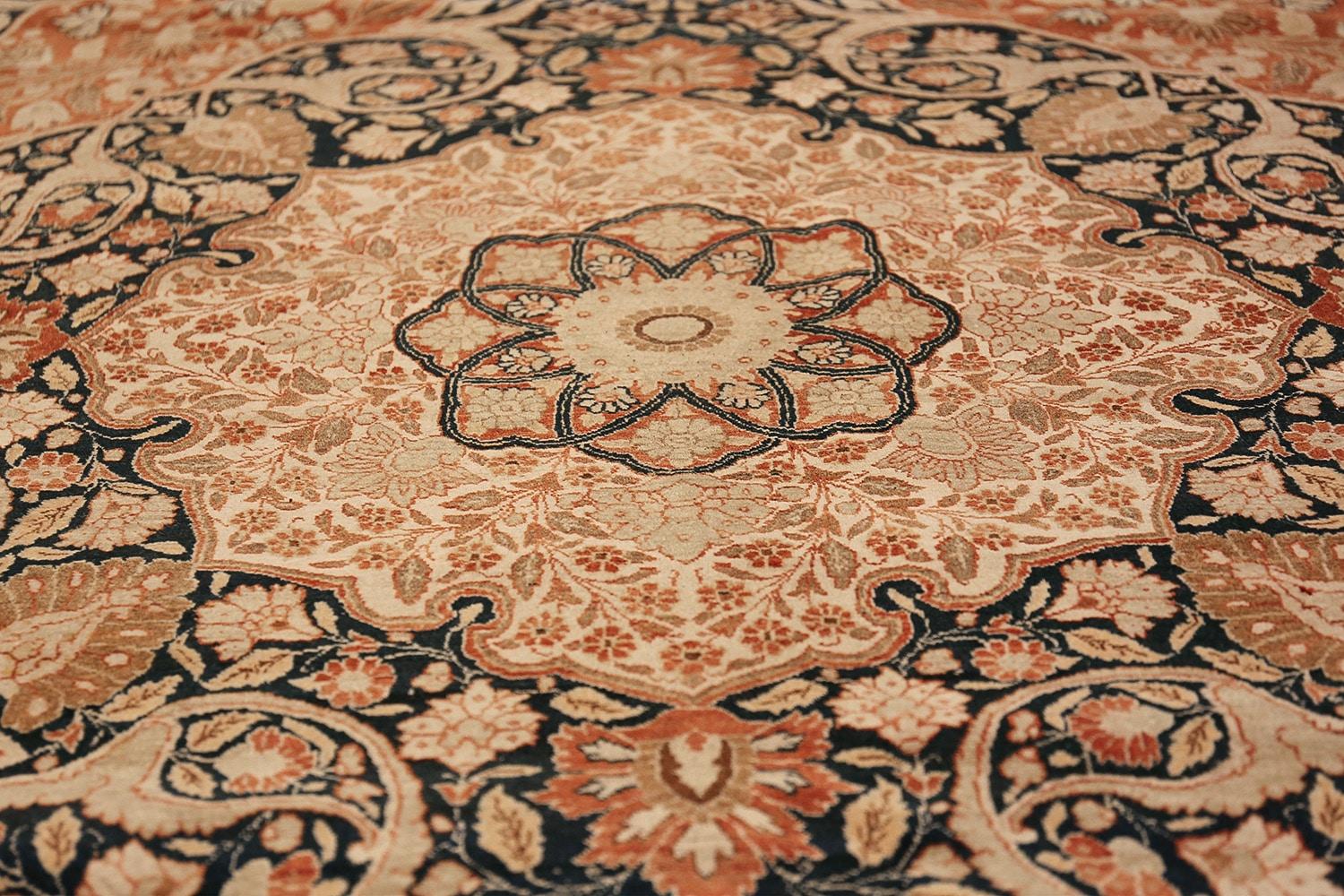 Antiker persischer Täbris-Teppich von Nazmiyal Haji Jalili. 10 Fuß x 13 Fuß 6 Zoll (Wolle) im Angebot