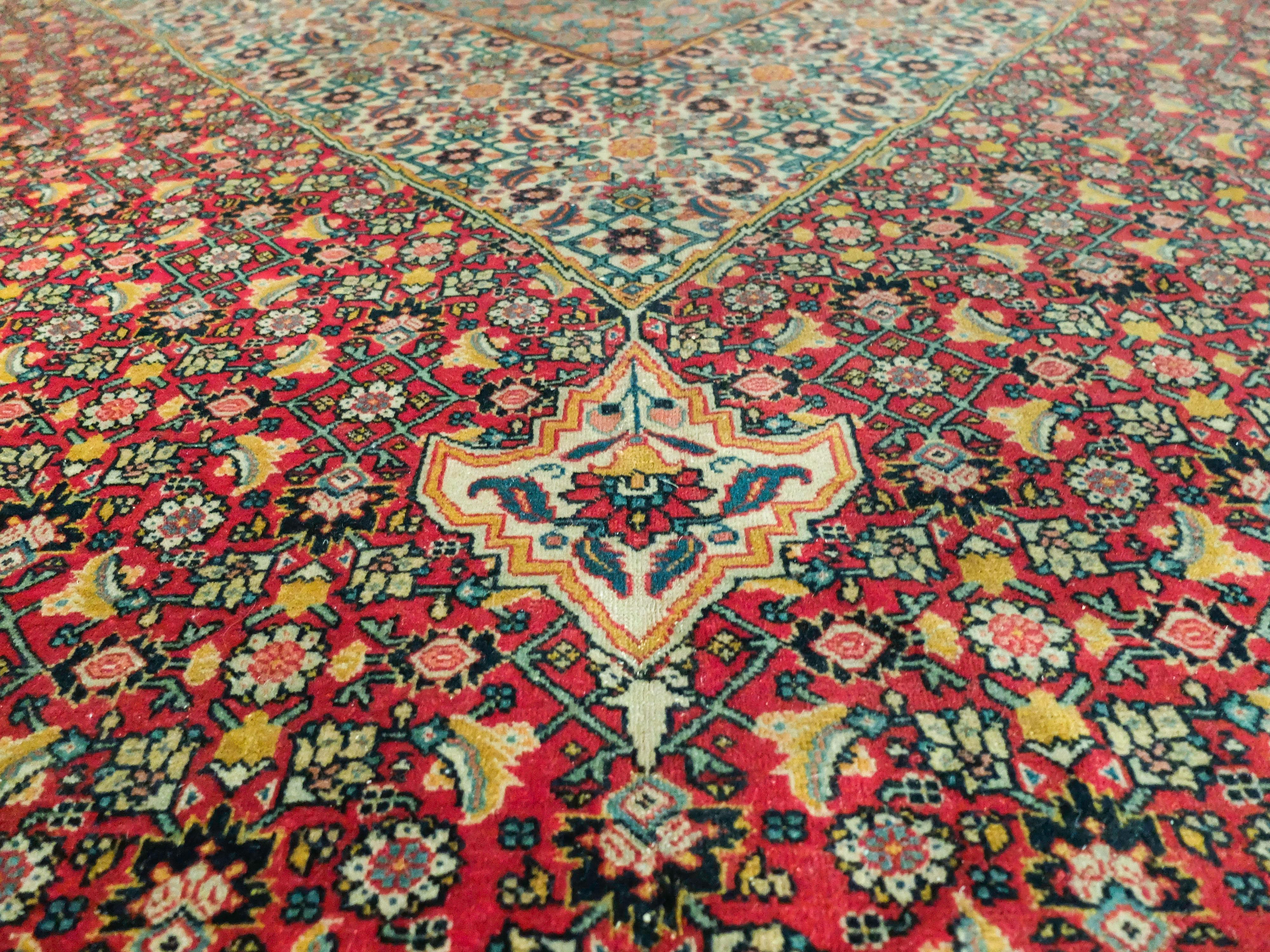 Perse Tapis ancien Haji Jalili Tabriz, circa 1880s en vente