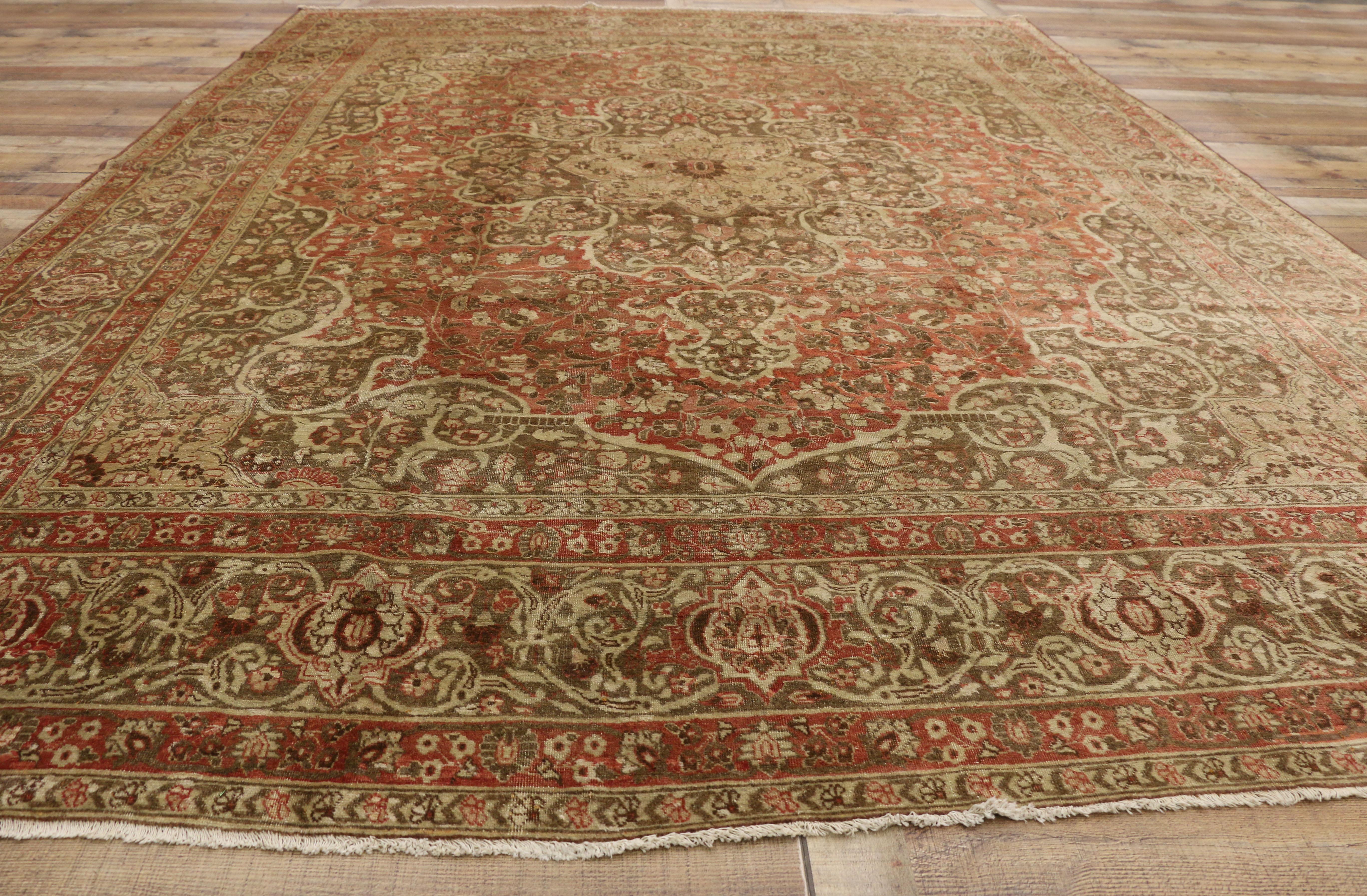 Haji Khalili Antiker persischer Täbris-Teppich mit rustikalem Jugendstil (20. Jahrhundert) im Angebot