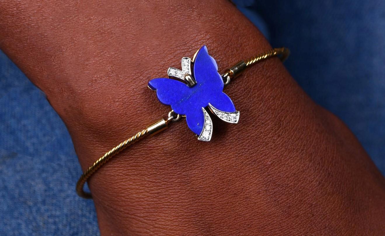 Round Cut H.Ajoomal Butterfly Lapis Lazuli & Diamonds Cable Bracelet in Yellow Gold For Sale