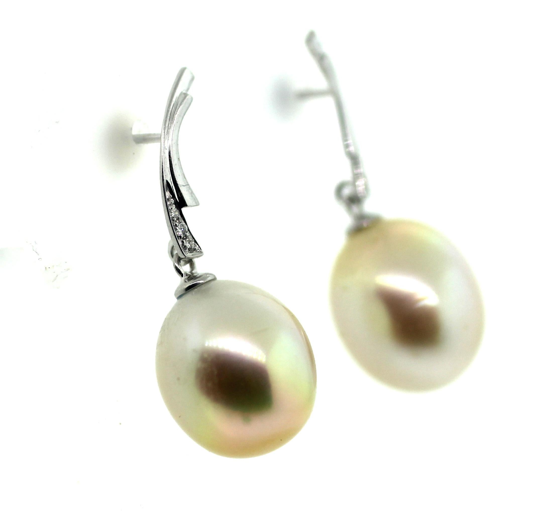Hakimoto By Jewel Of Ocean
18K White Gold and Diamond 
South Sea Cultured Pearl Earrings.
Total item weight 7.4 grams
Featuring Round Brilliant Diamonds
11.5-13mm Drop Cultured Pearls
18K White Gold High Polish
Orient: Very Good
Luster: Very